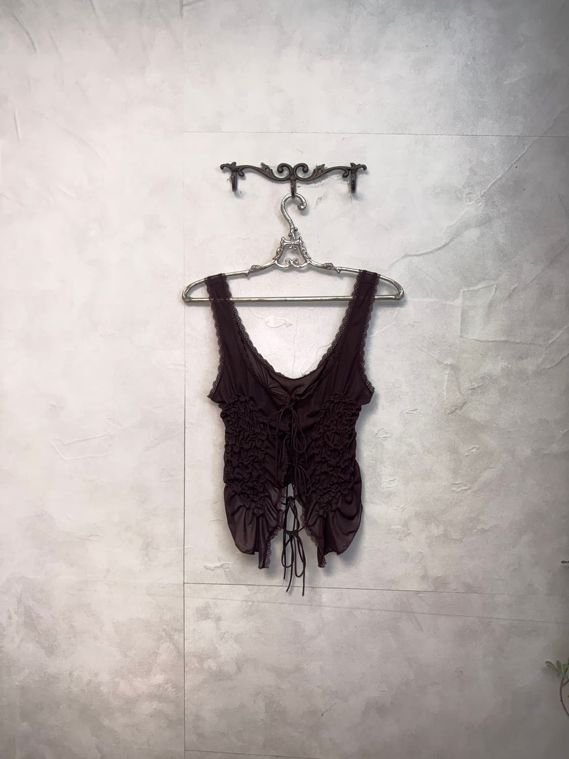 Brown wrinkled shirring lace strap 슬리브리스 상품이미지2