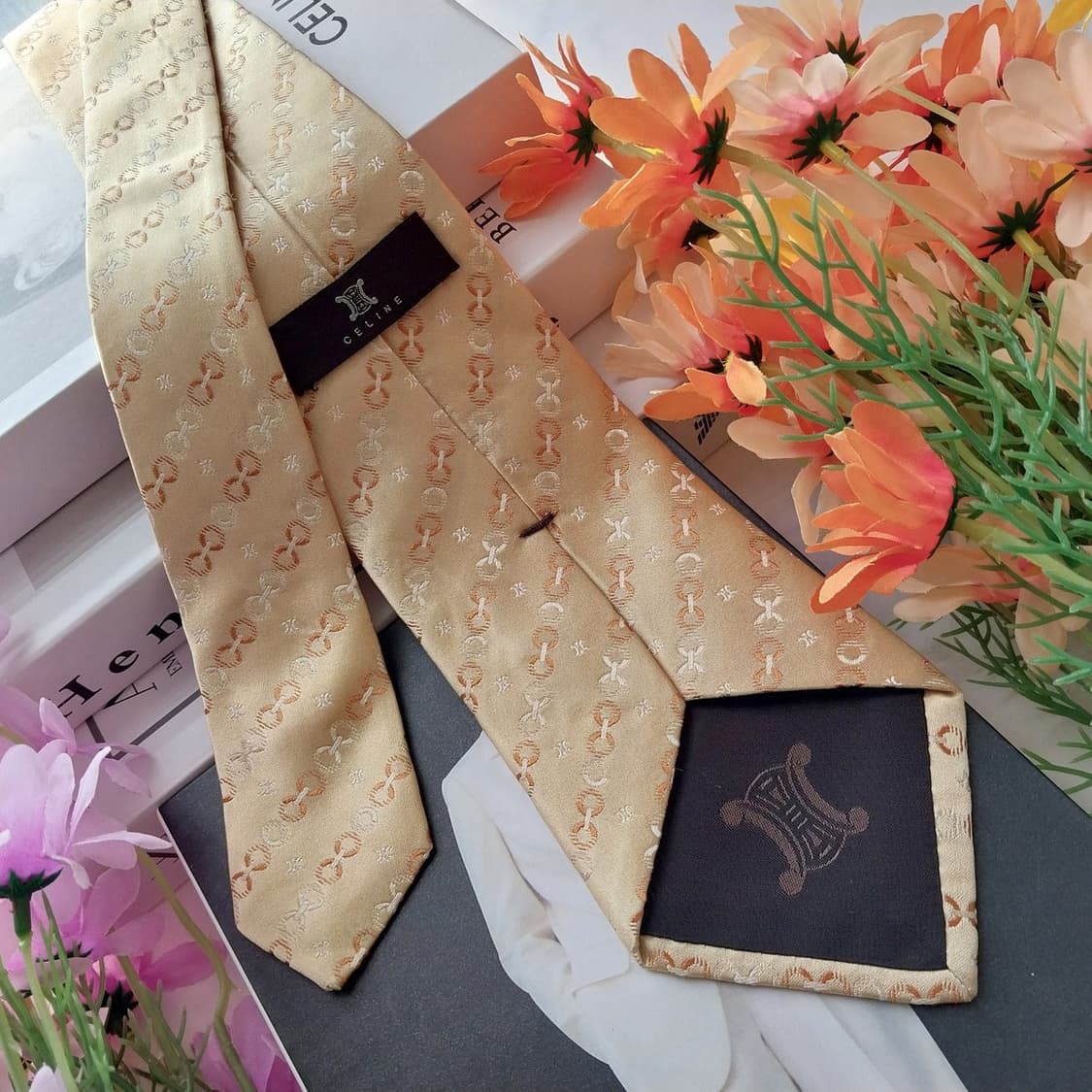 셀린느 실크 옐로우 트리오페 넥타이 9.4cm A+등급 K1420
 상품이미지6