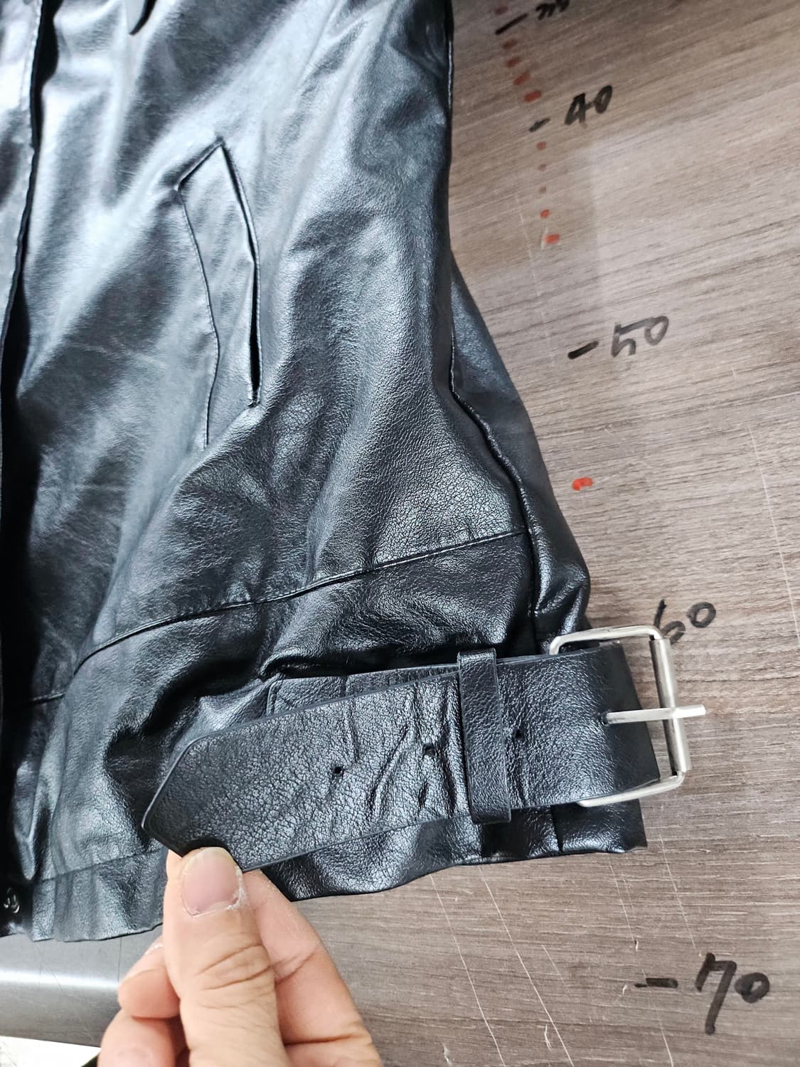 블랙 인조 가죽 무스탕 자켓  F 상품이미지5