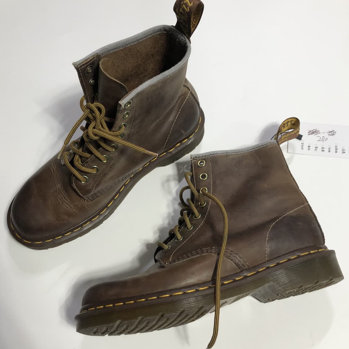 닥터마틴 8홀 에이징 브라운 부츠  상품이미지1