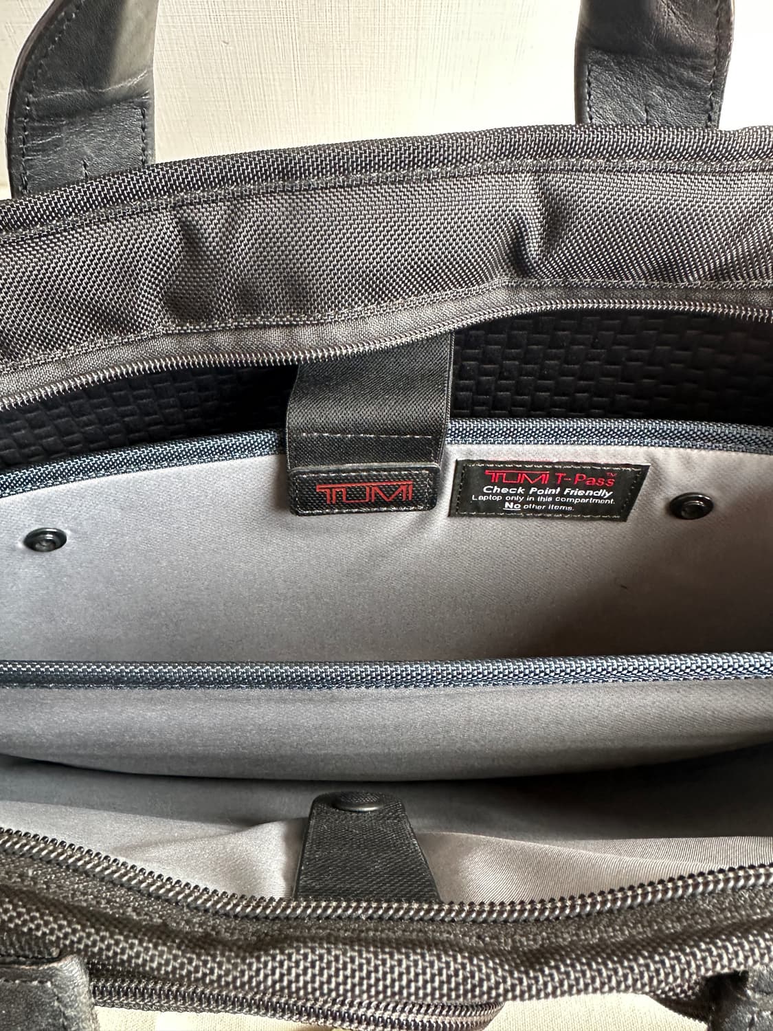 투미 알파2 티패스 슬림 브리프 서류가방 블랙 상품이미지3