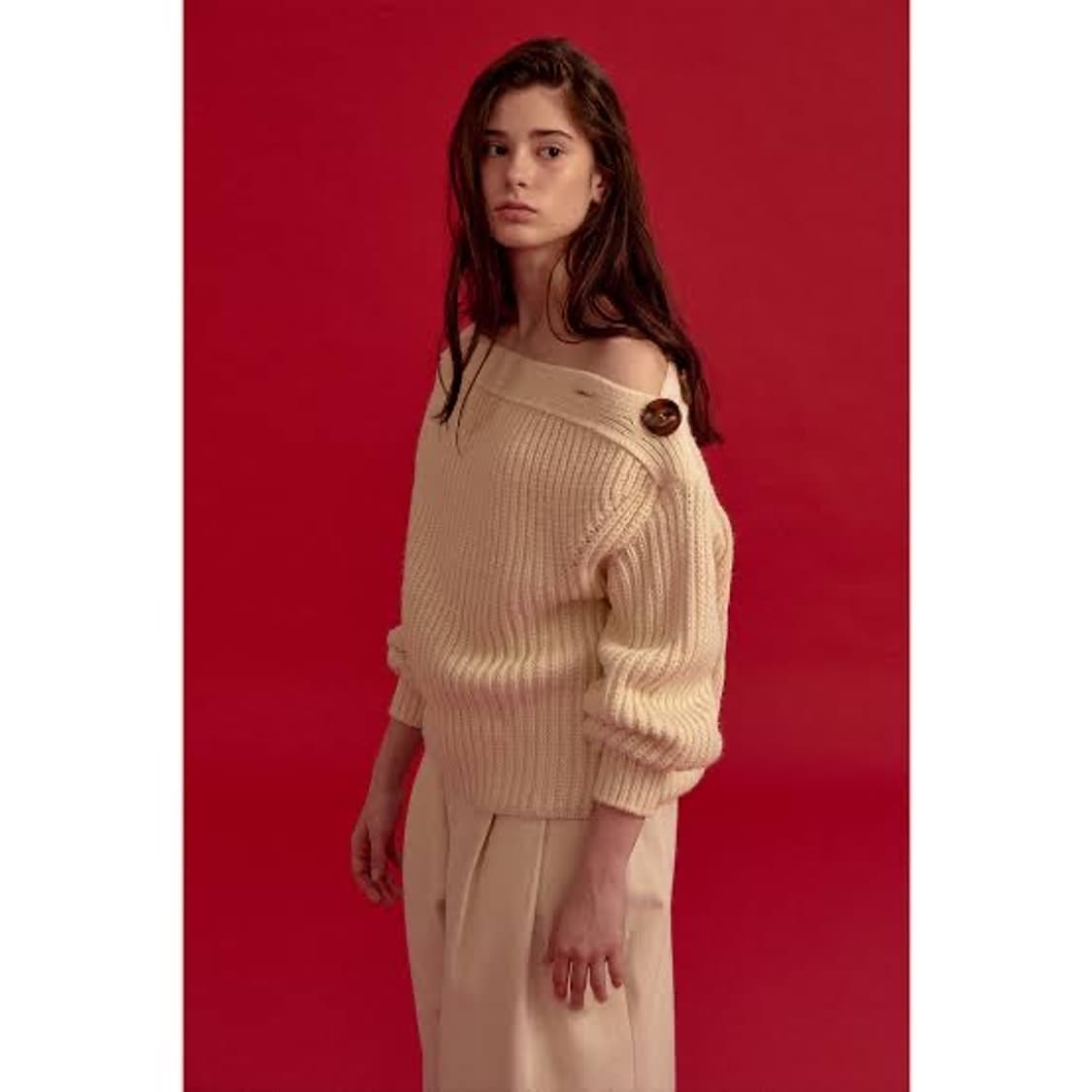 파르벵 버튼 오프숄더 니트 아이보리 판매해요 상품이미지3