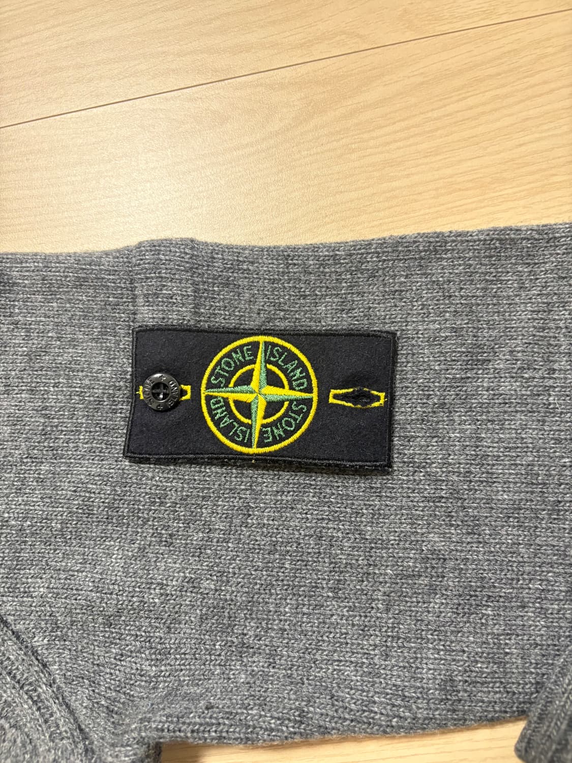 스톤아일랜드 니트 차콜색상 M 판매합니다. 상품이미지2