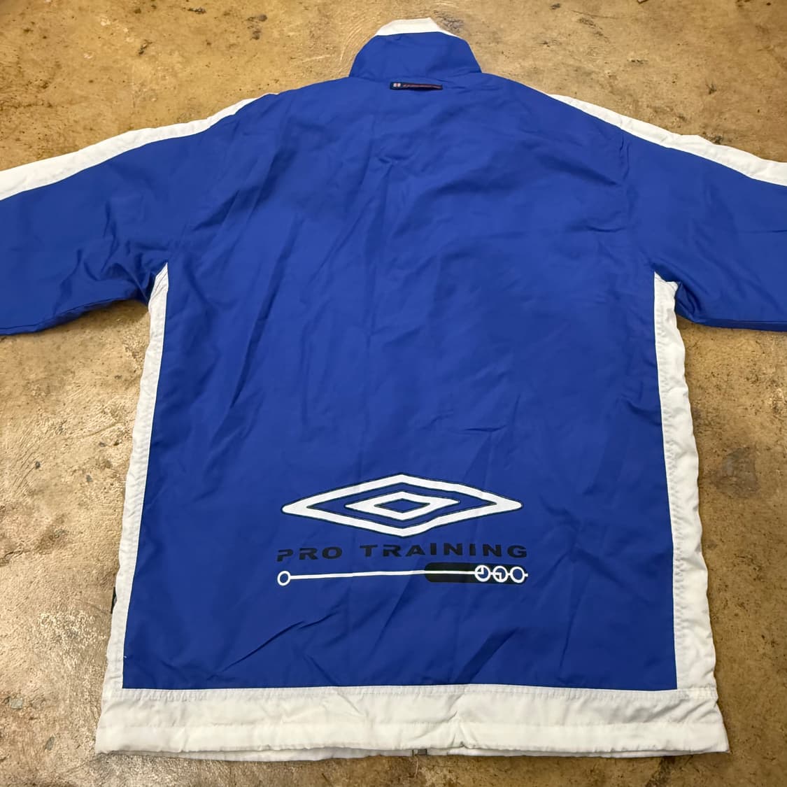 [정품/100] 엄브로 블루 화이트 트랙 바람막이 자켓 b16 상품이미지4