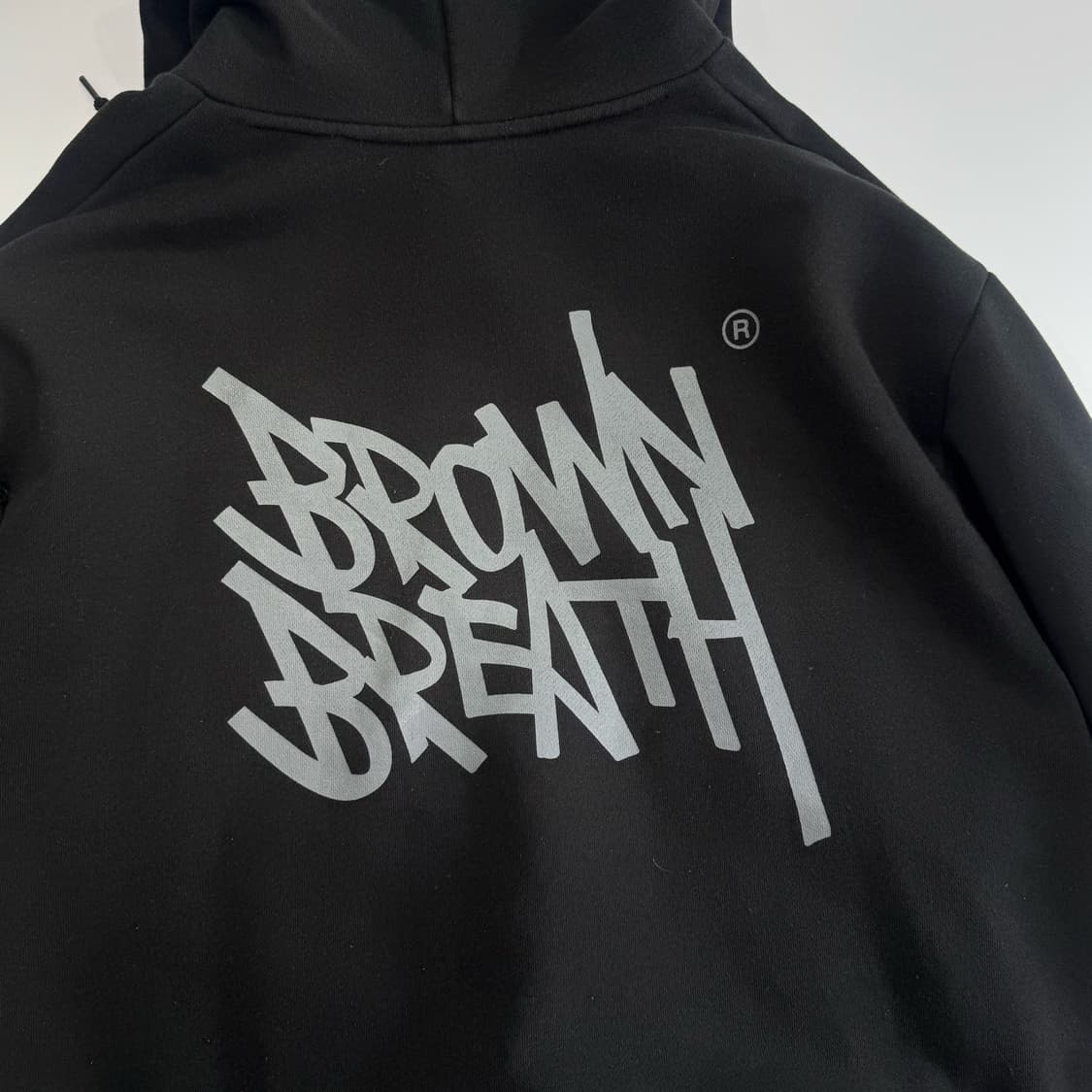 Brown breath 브라운브레스 백로고 블랙 후드티  상품이미지5