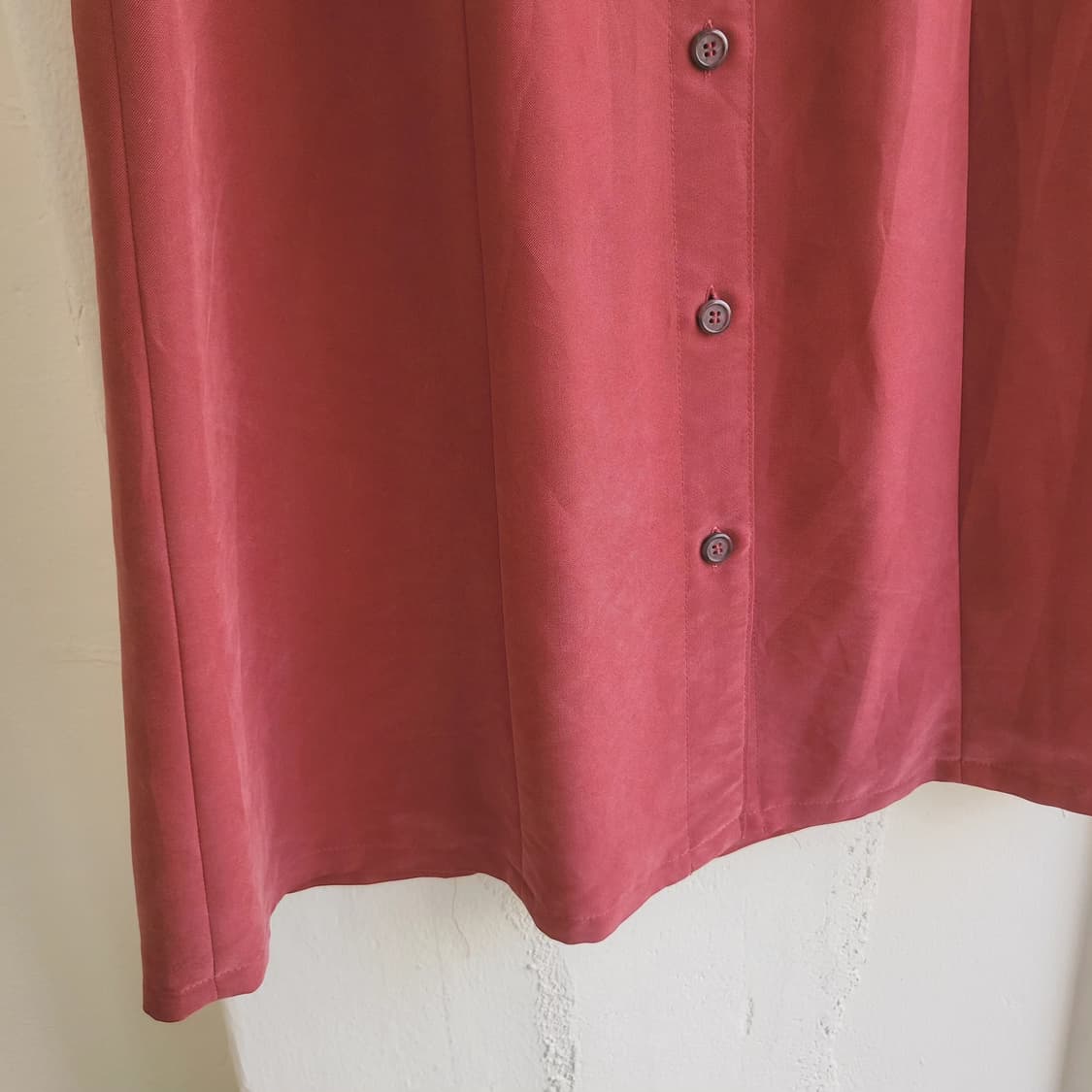 브릭레드 레이온 미디 스커트 상품이미지4