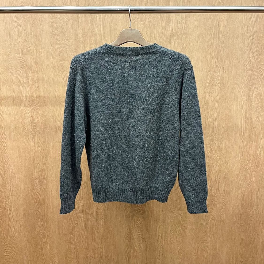 맥그리거 긴팔 니트 아가일 패턴 라운드넥 디테일 레귤러핏 다크 그레이 상품이미지3