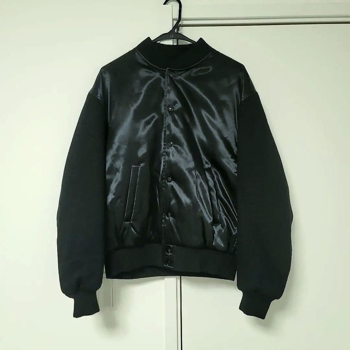 [박보검님 착용] 셀린느 22AW 보이돌 새틴 봄버 자켓 상품이미지4