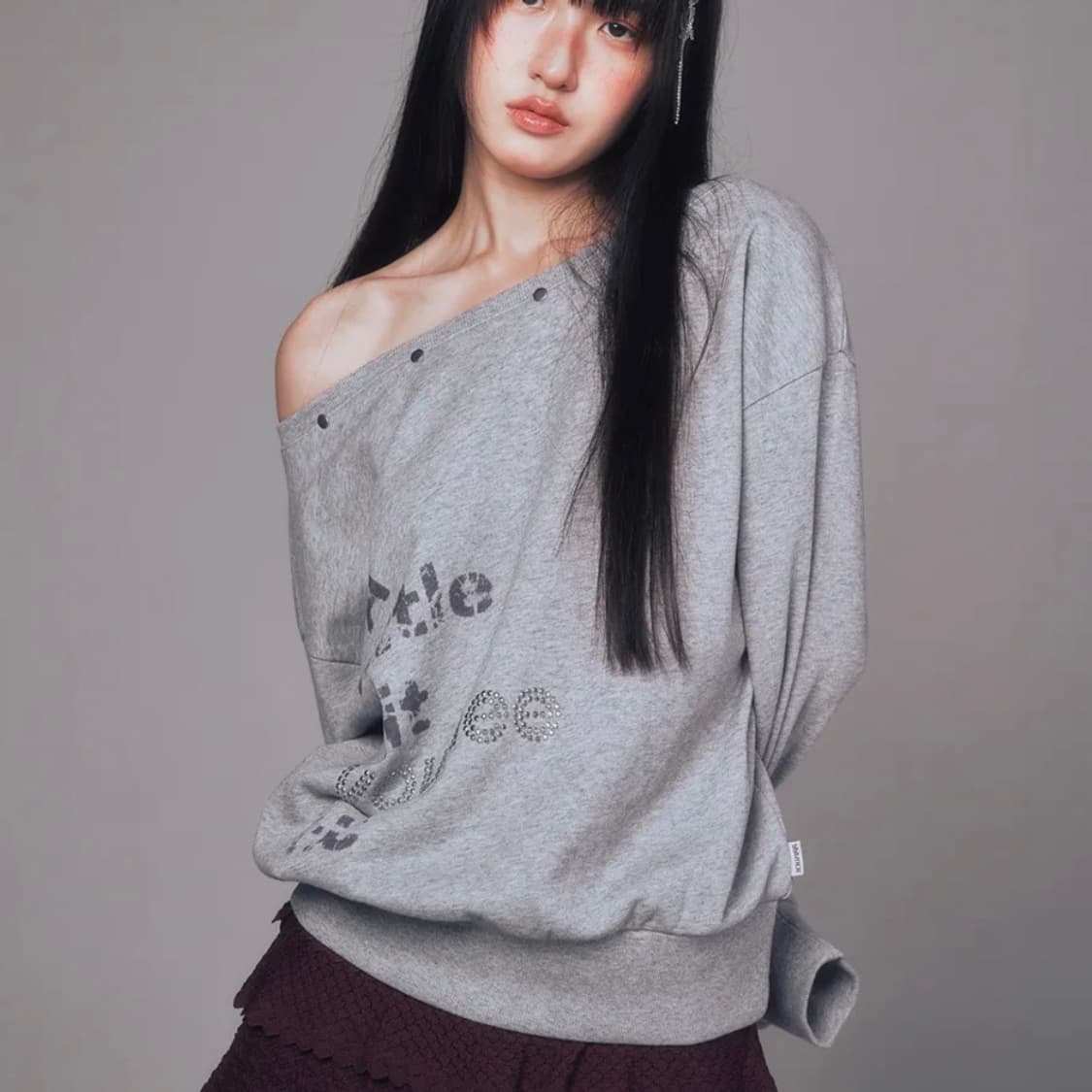 YOUHEETIC HOTFIX OFF-SHOULDER SWEATSHIRT 상품이미지1