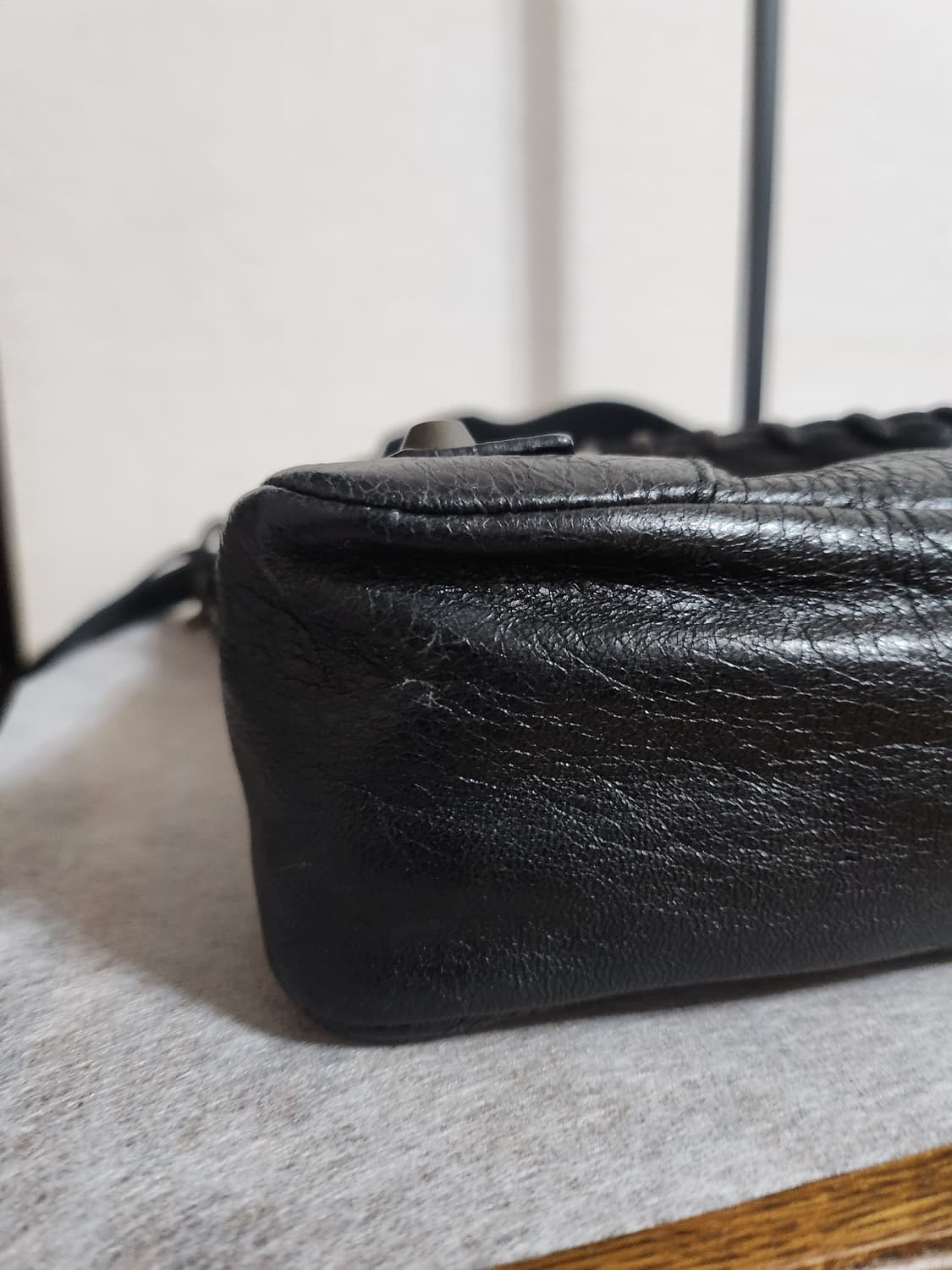 발렌시아가 퍼스트 모터백 블랙 흑장 상품이미지4