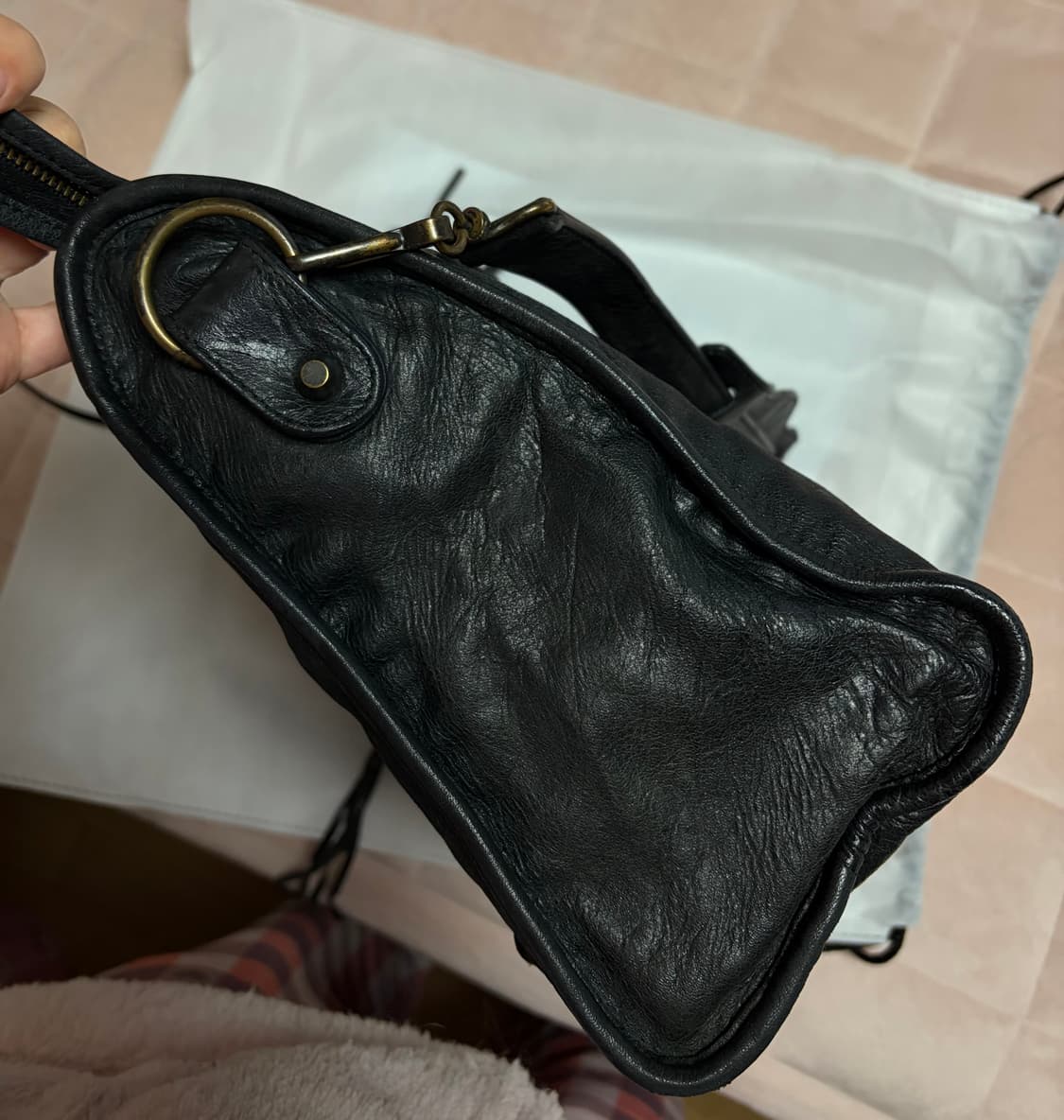 발렌시아가 모터백 시티백 미디움 블랙 상품이미지10