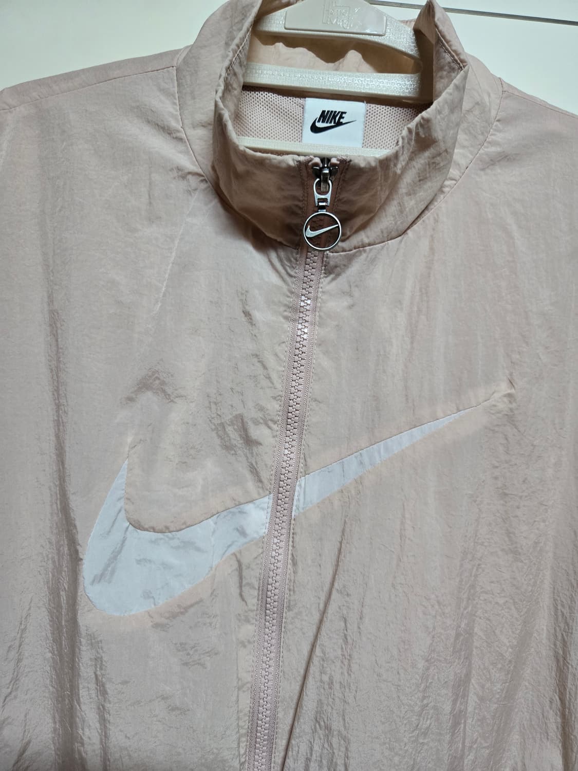 나이키 핑크 스우시 에센셜 우븐 바람막이 점퍼 상품이미지2