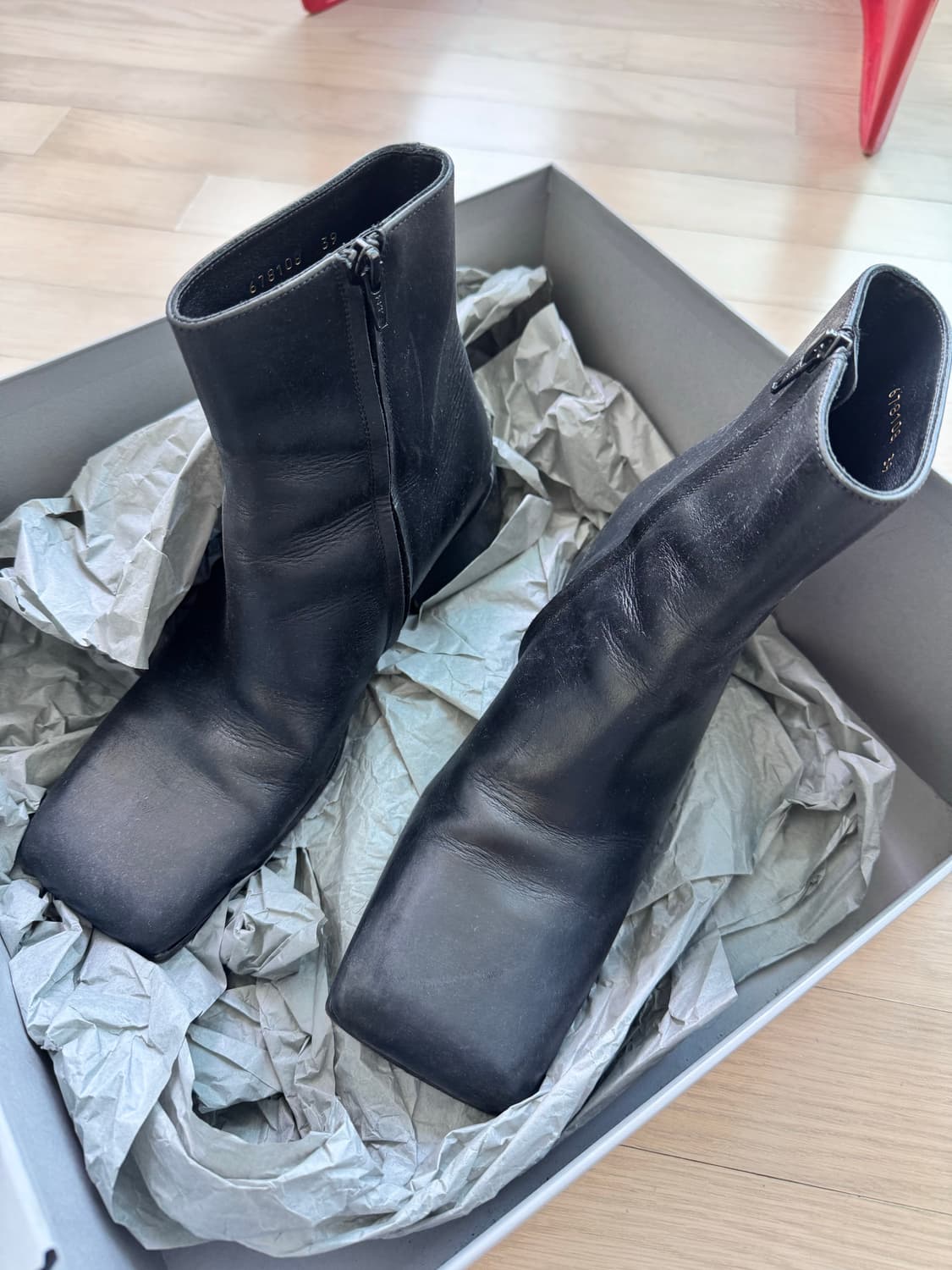 발렌시아가 블랙 워크 스퀘어토 가죽 앵클 부츠 상품이미지3