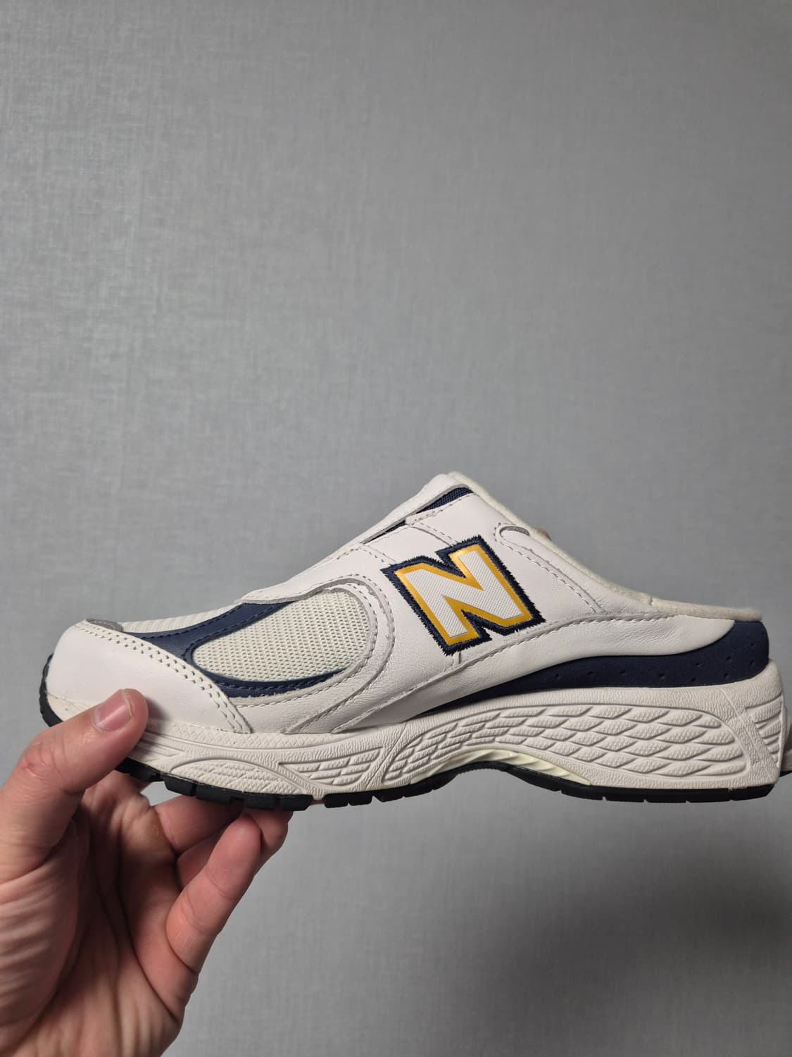[230] 뉴발란스 2002R 뮬 화이트 네이비 블루 상품이미지3