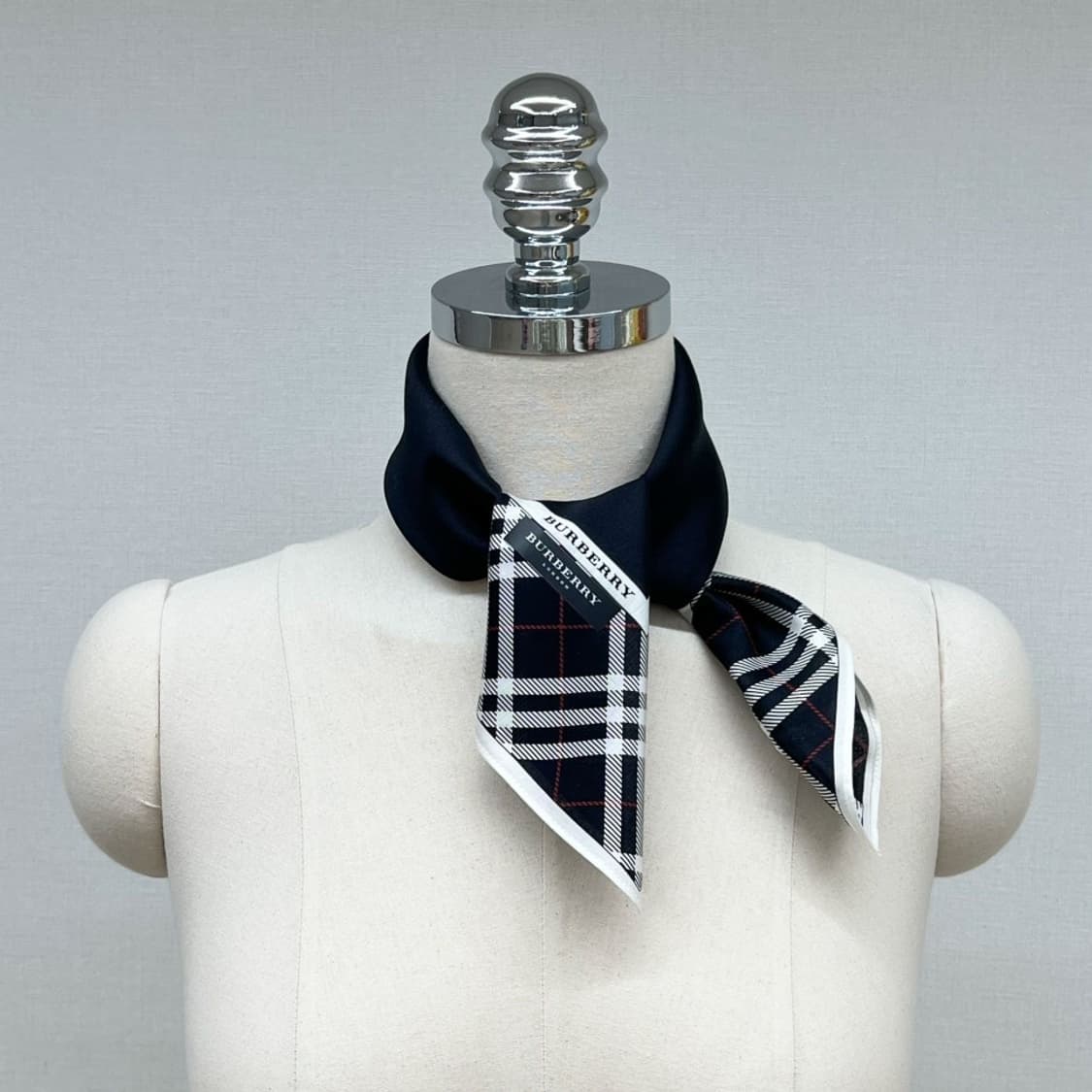 (새상품) burberry/ 버버리 쁘띠스카프 손수건 상품이미지6