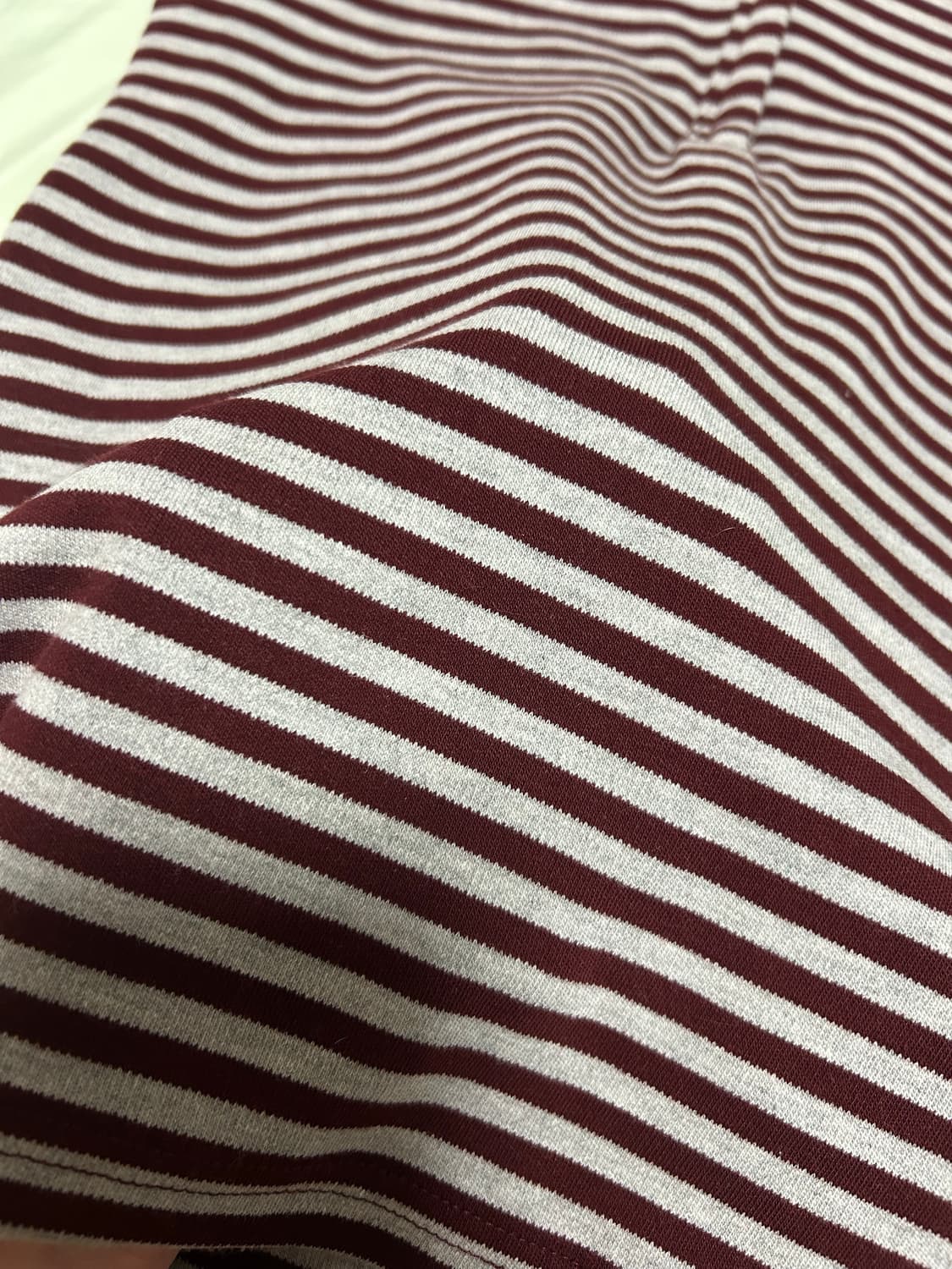 이즈이즈 딥브이넥 슬림핏 티셔츠 상품이미지3