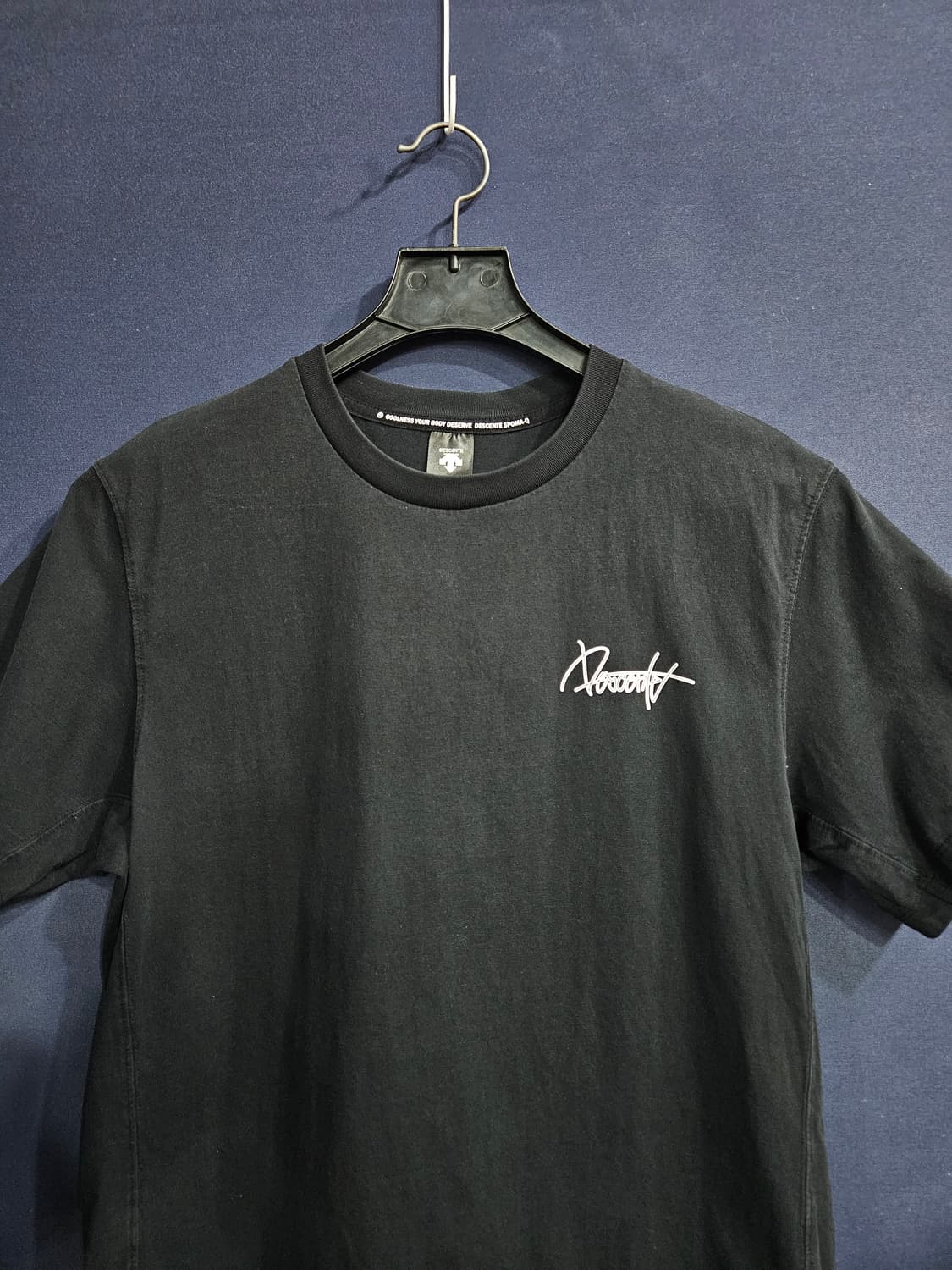 데상트 블랙 남성 105 반팔티  상품이미지7