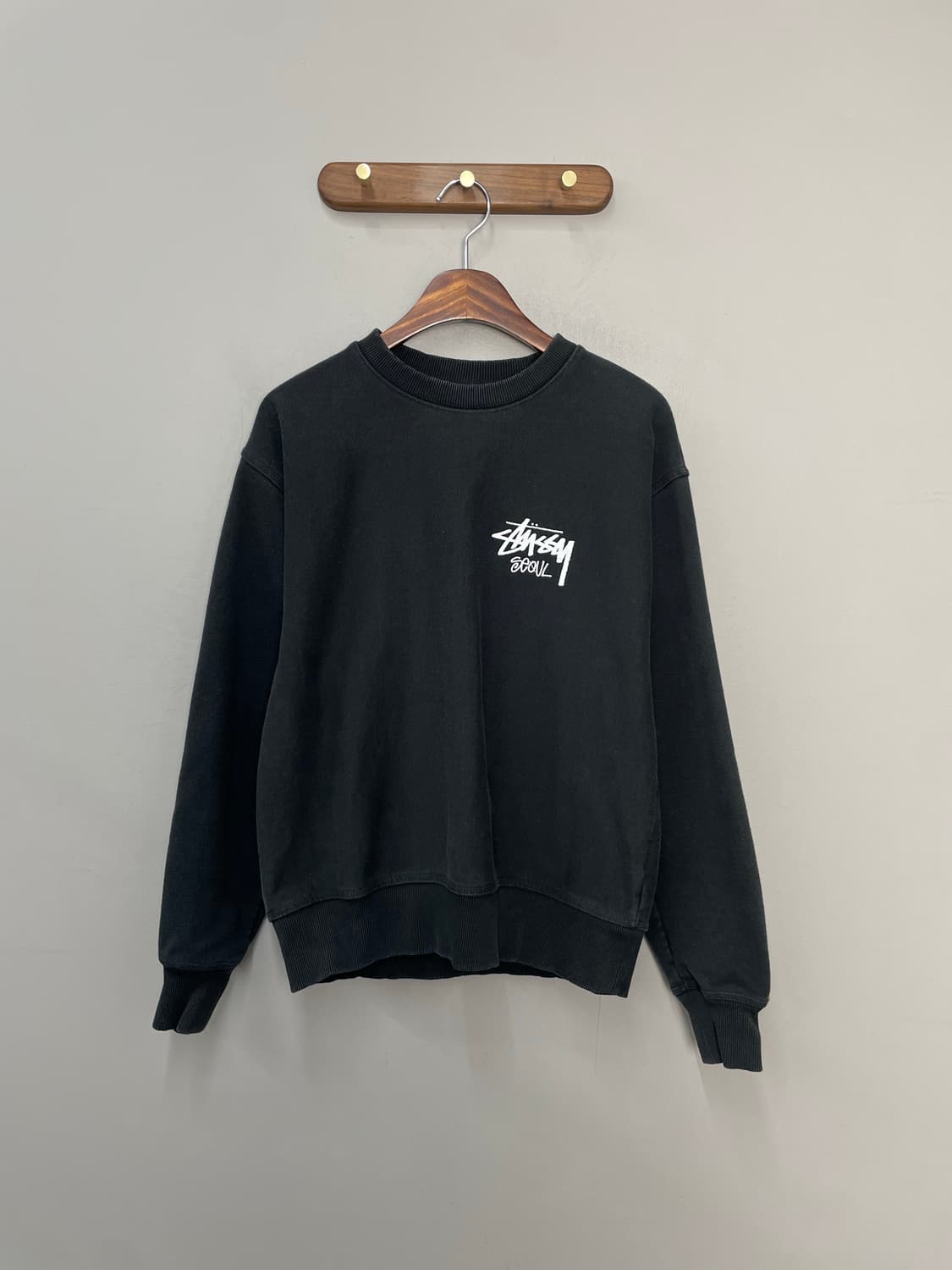 스투시 서울 크루넥 블랙 맨투맨 H2350 상품이미지3