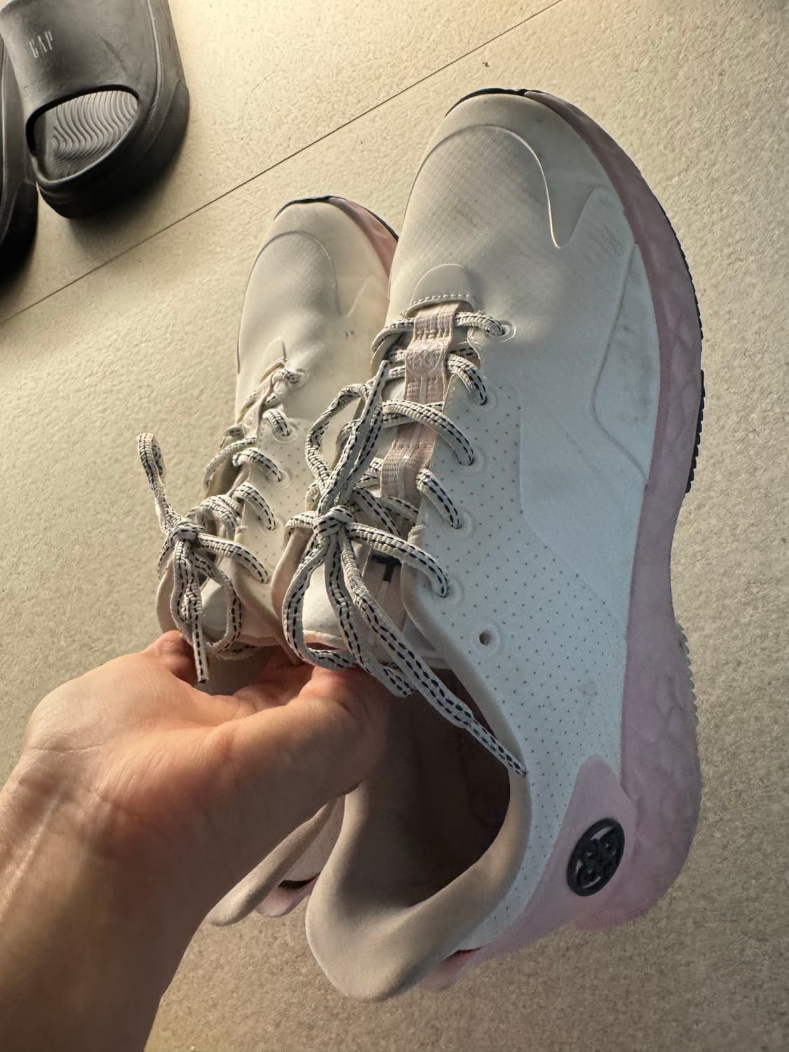 지포어 458000원 정품 제품  us9.5 (260인사람이 신었어요)  상품이미지6