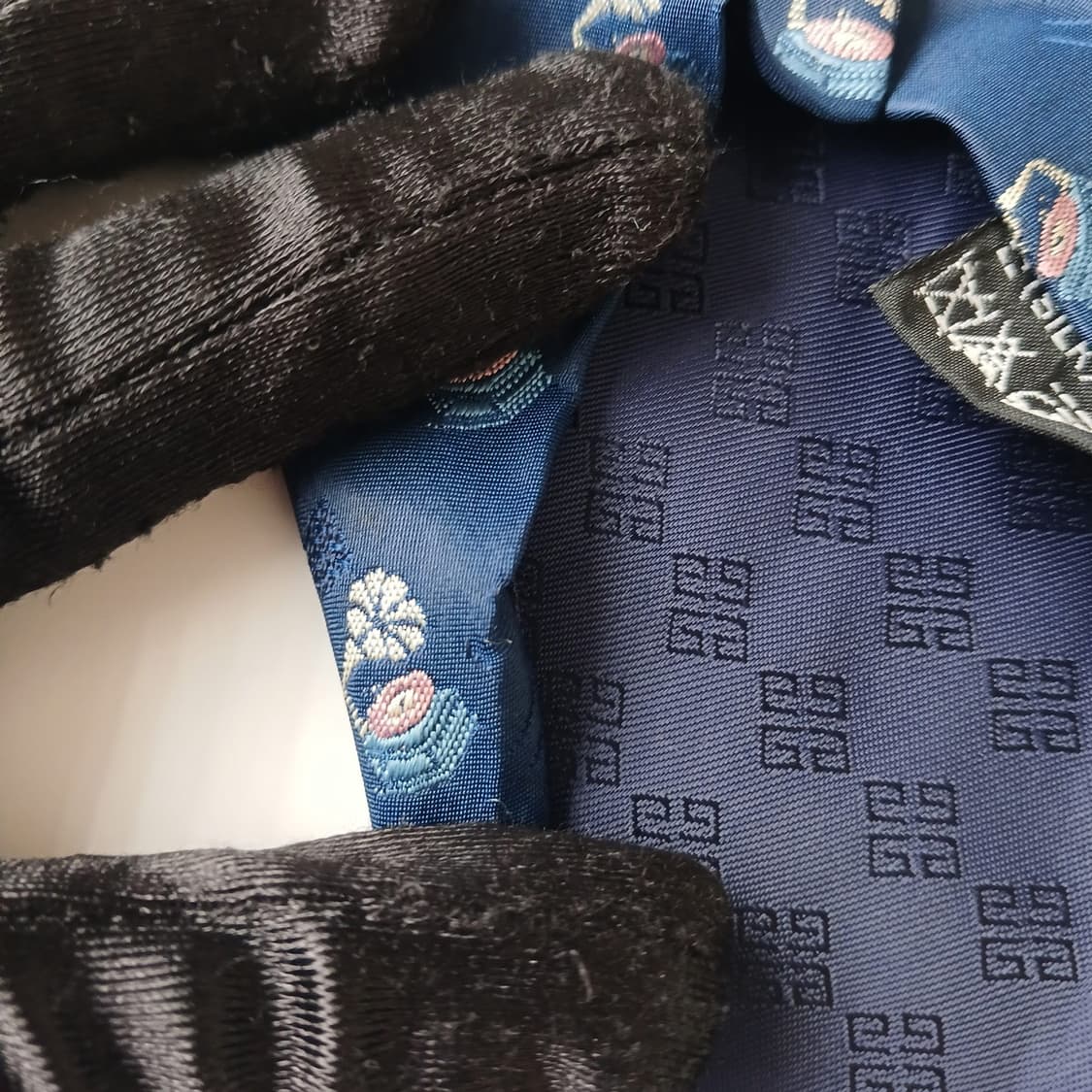 지방시 실크 네이비 플라워 엠블럼 넥타이 10cm B등급 A18912
 상품이미지9