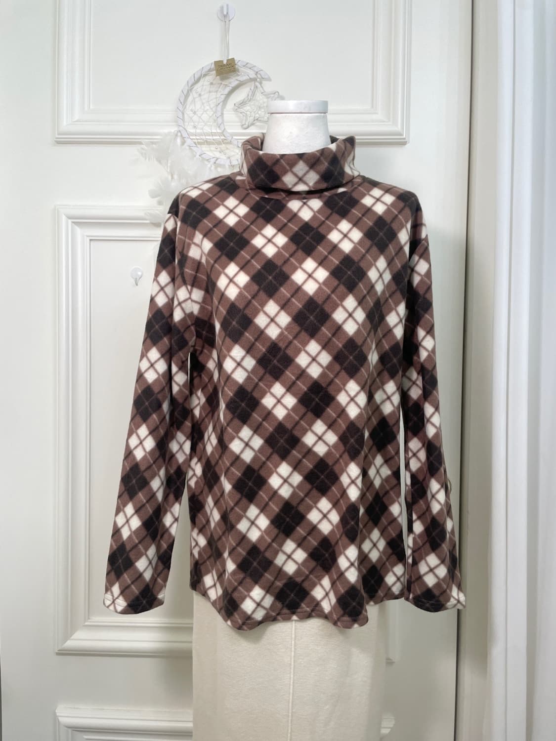 brown white check poly turtle-neck top 상품이미지1