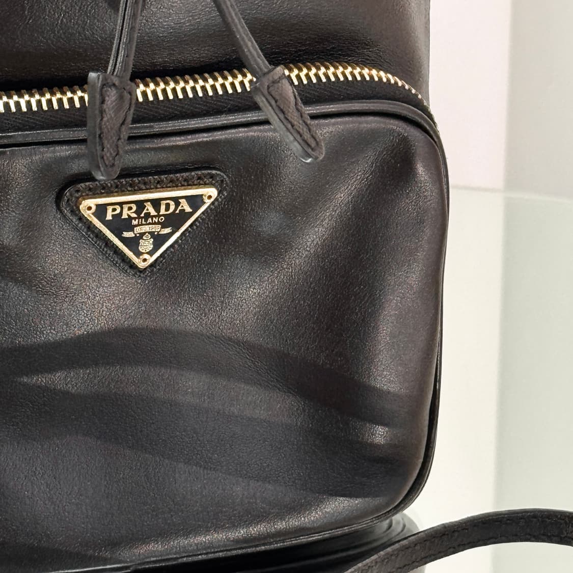 [정품] 프라다 삼각로고 듀엣 레더 버킷백 블랙 1BH038 상품이미지2