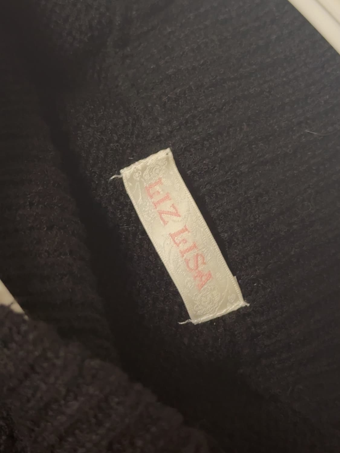 리즈리사 하트 버클 프릴 오프숄더 니트 블랙 양산형 지뢰계 상품이미지4