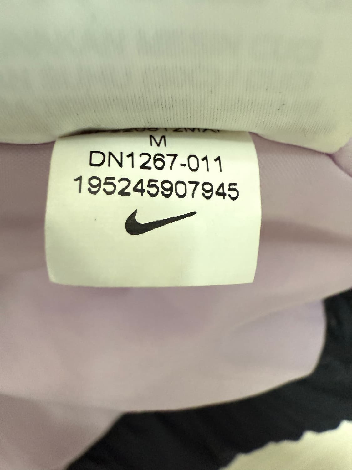 [나이키] NRG 솔로 스우시 사틴 봄버 자켓 블랙 돌-아시아(M) 상품이미지4