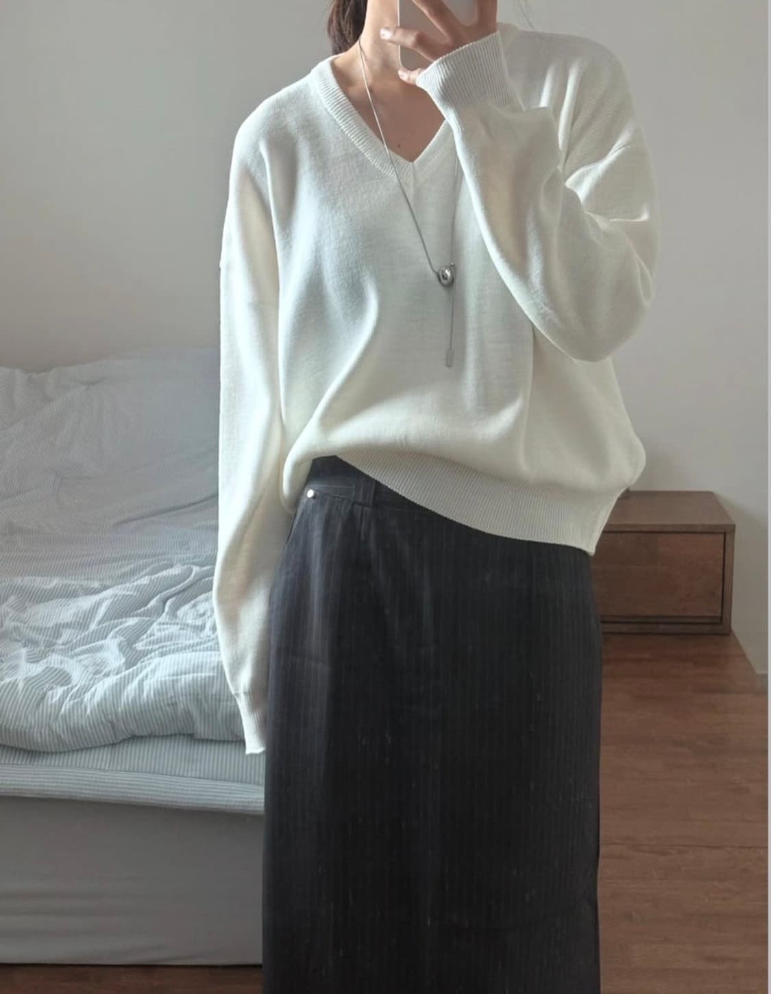 브이넥 니트 아이보리 네이비 상품이미지1