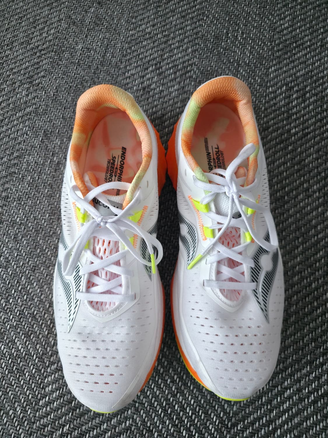 써코니 엔돌핀 스피드4 러닝화 275 상품이미지1