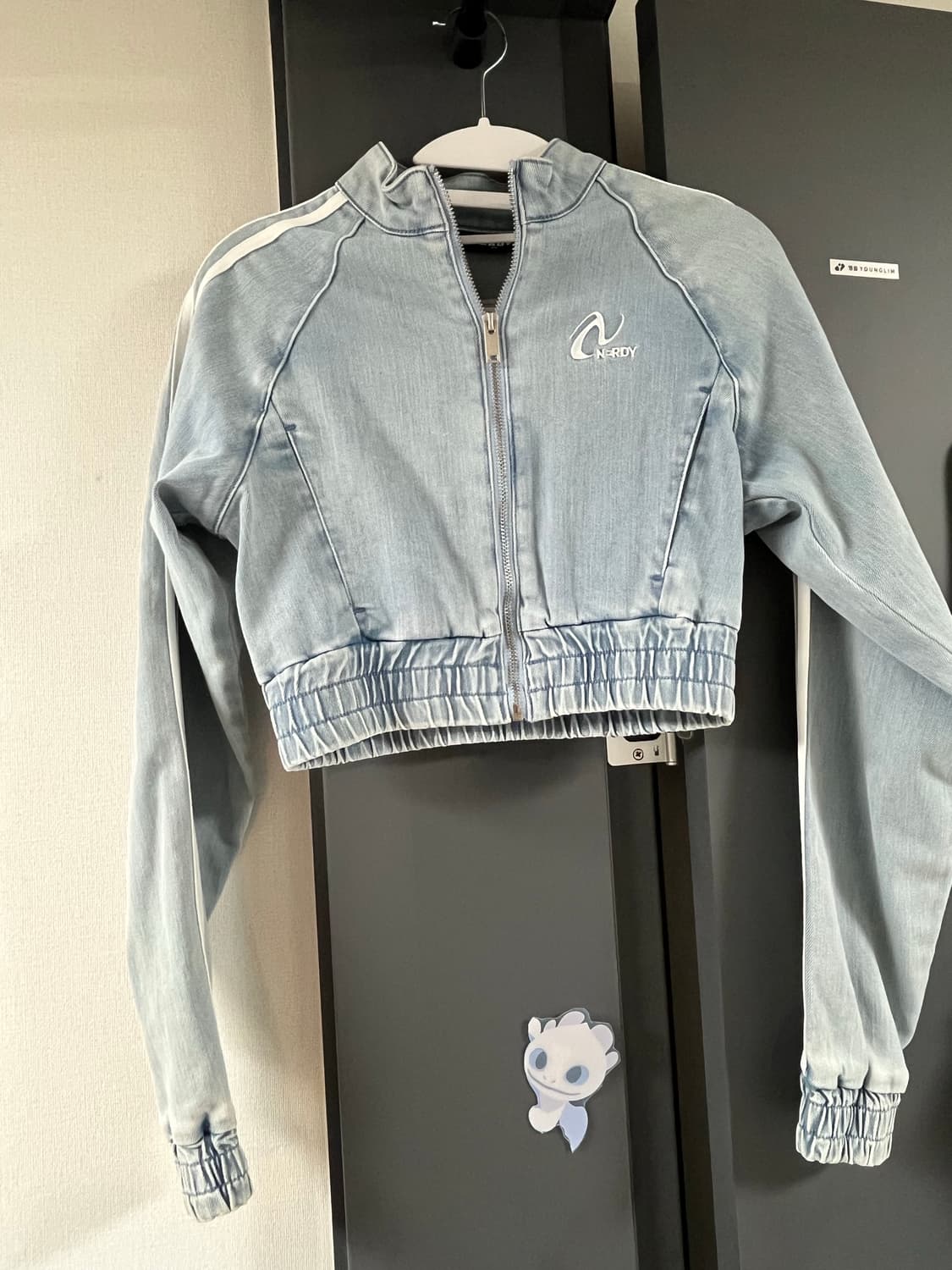 새상품) 널디 데님 크롭 트랙탑 XS L 상품이미지1