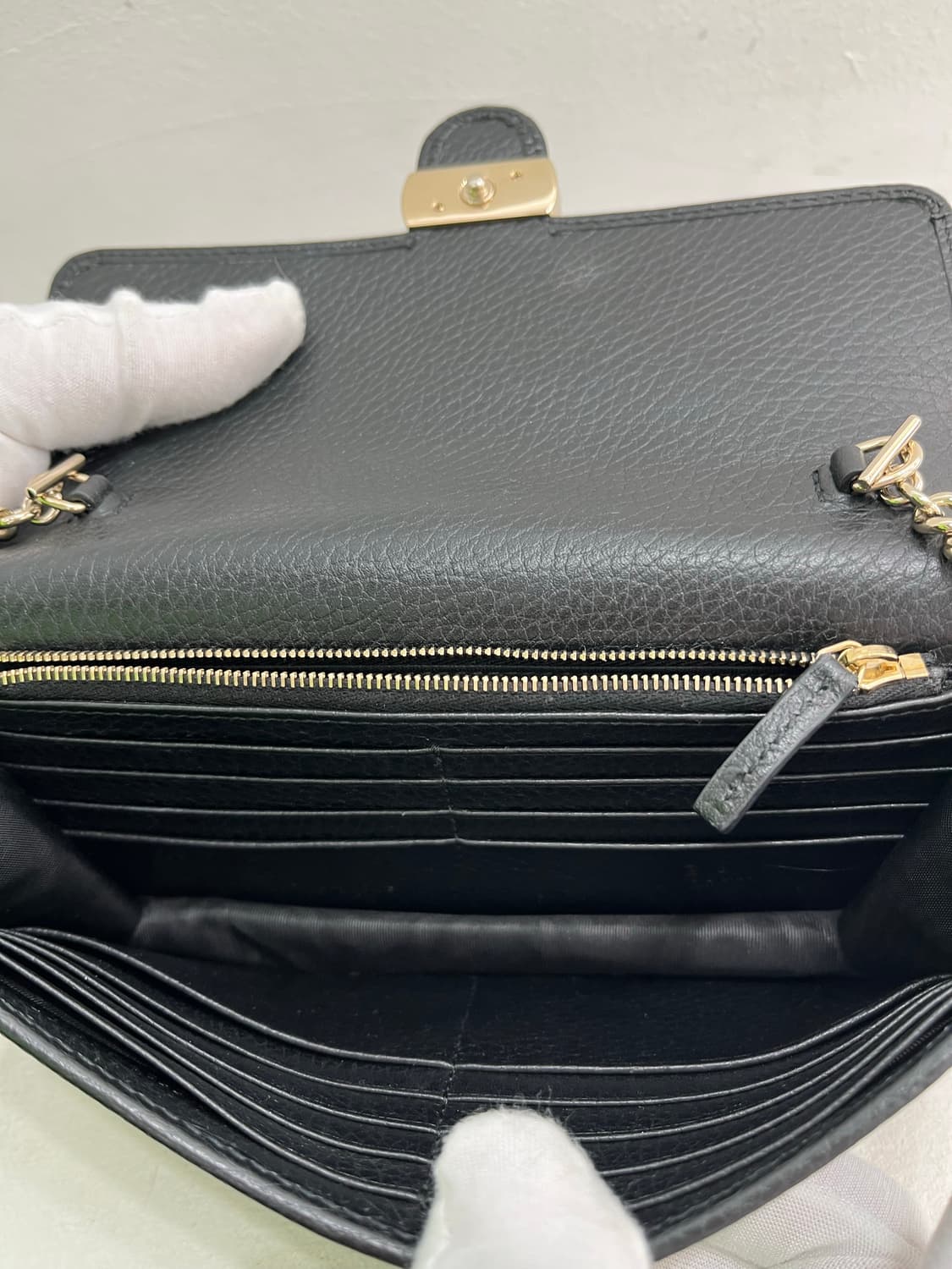 구찌 인터로킹 GG 체인 월렛 블랙 상품이미지4