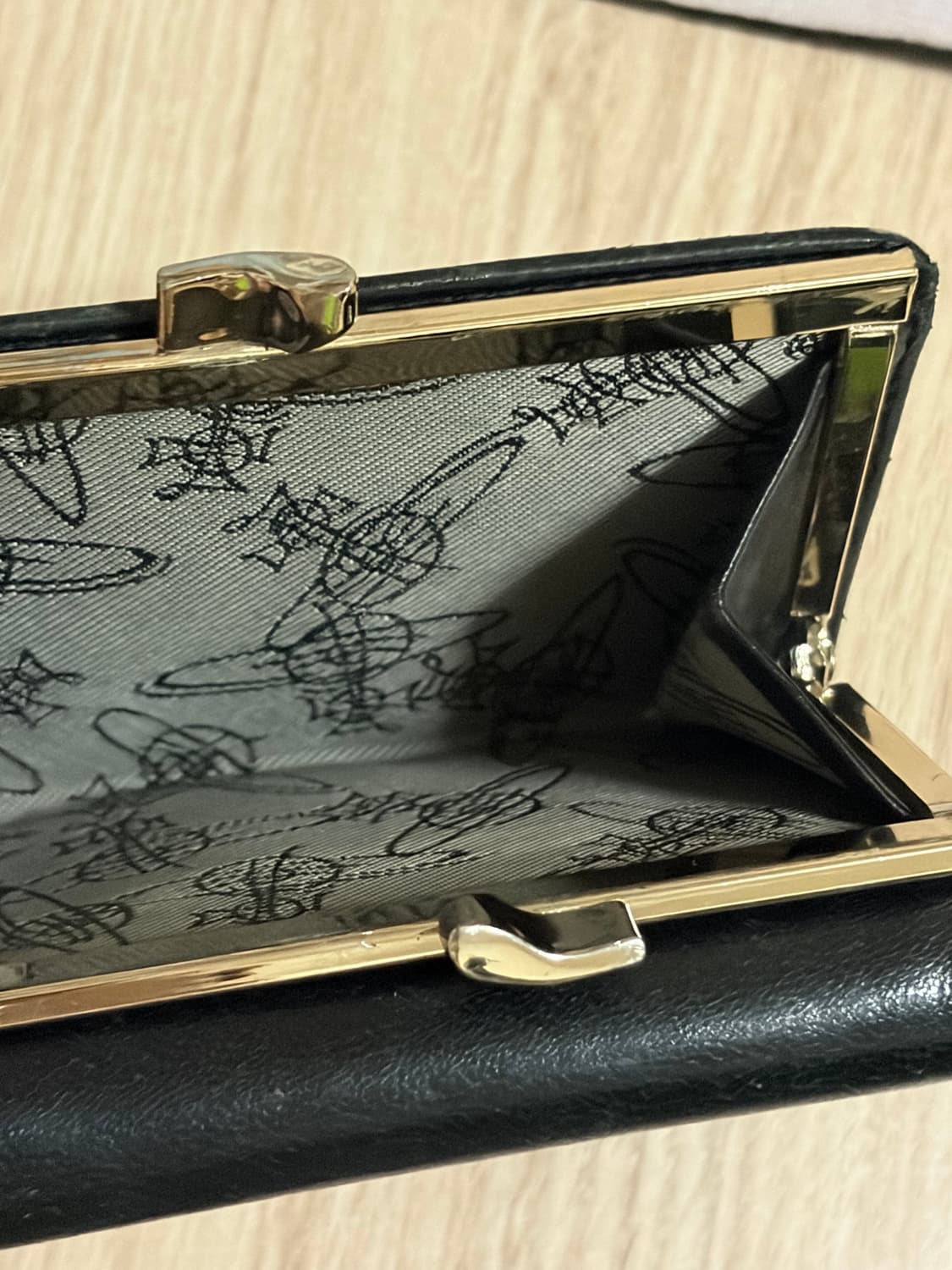 비비안 웨스트우드 지갑 월렛 골드 블랙 상품이미지4