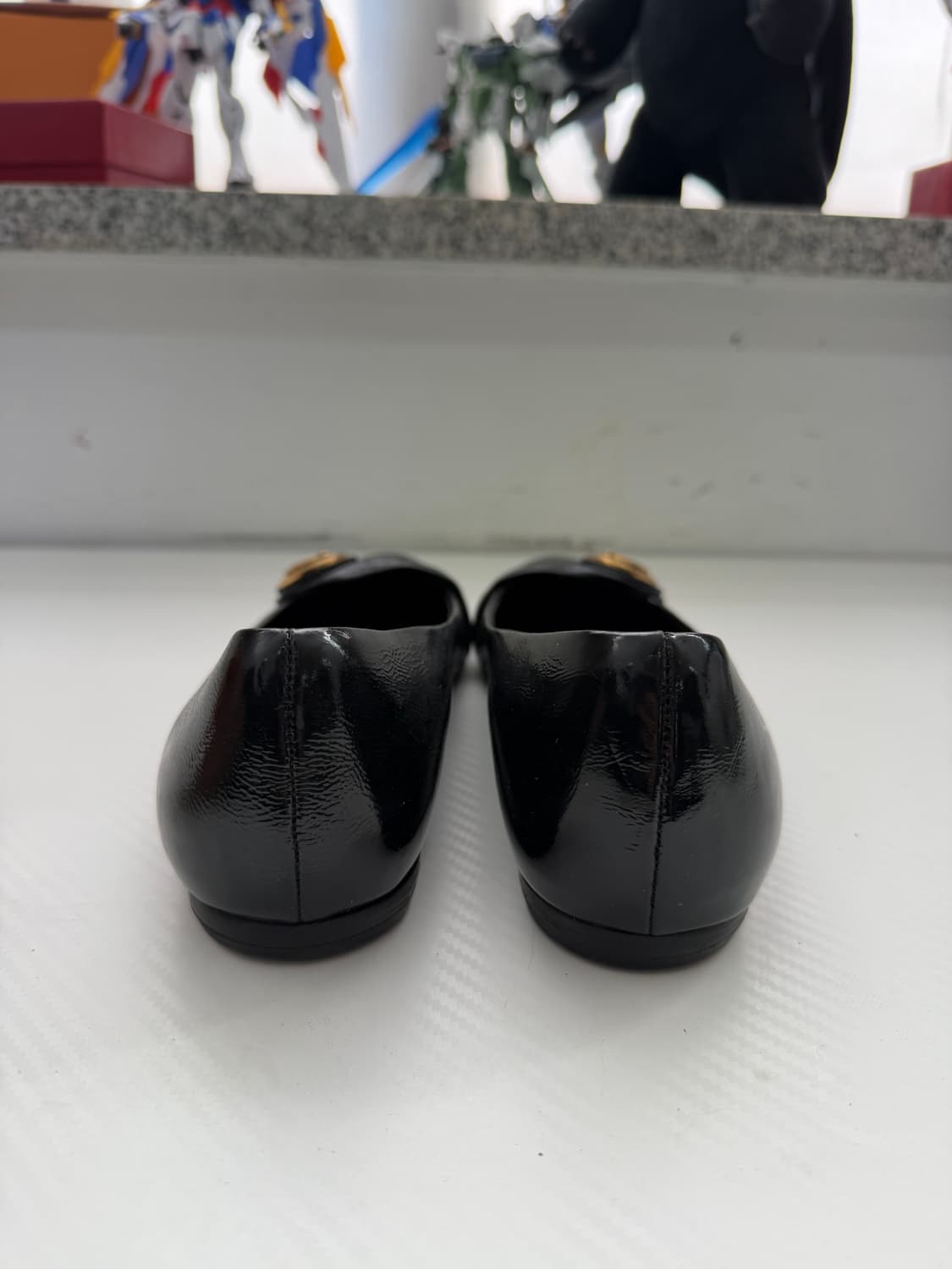 정품) 구찌 블랙 페이턴트 가죽 플랫슈즈 36 상품이미지5