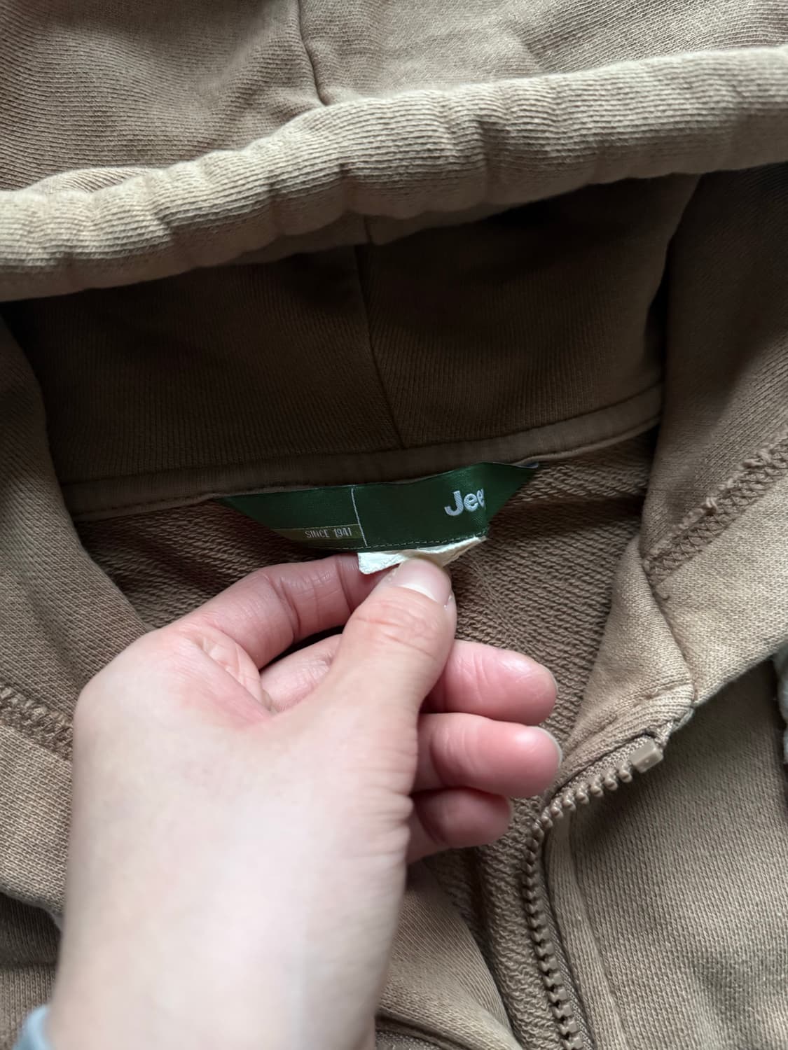 지프 중앙 로고 써멀 카멜 후드집업 상품이미지8