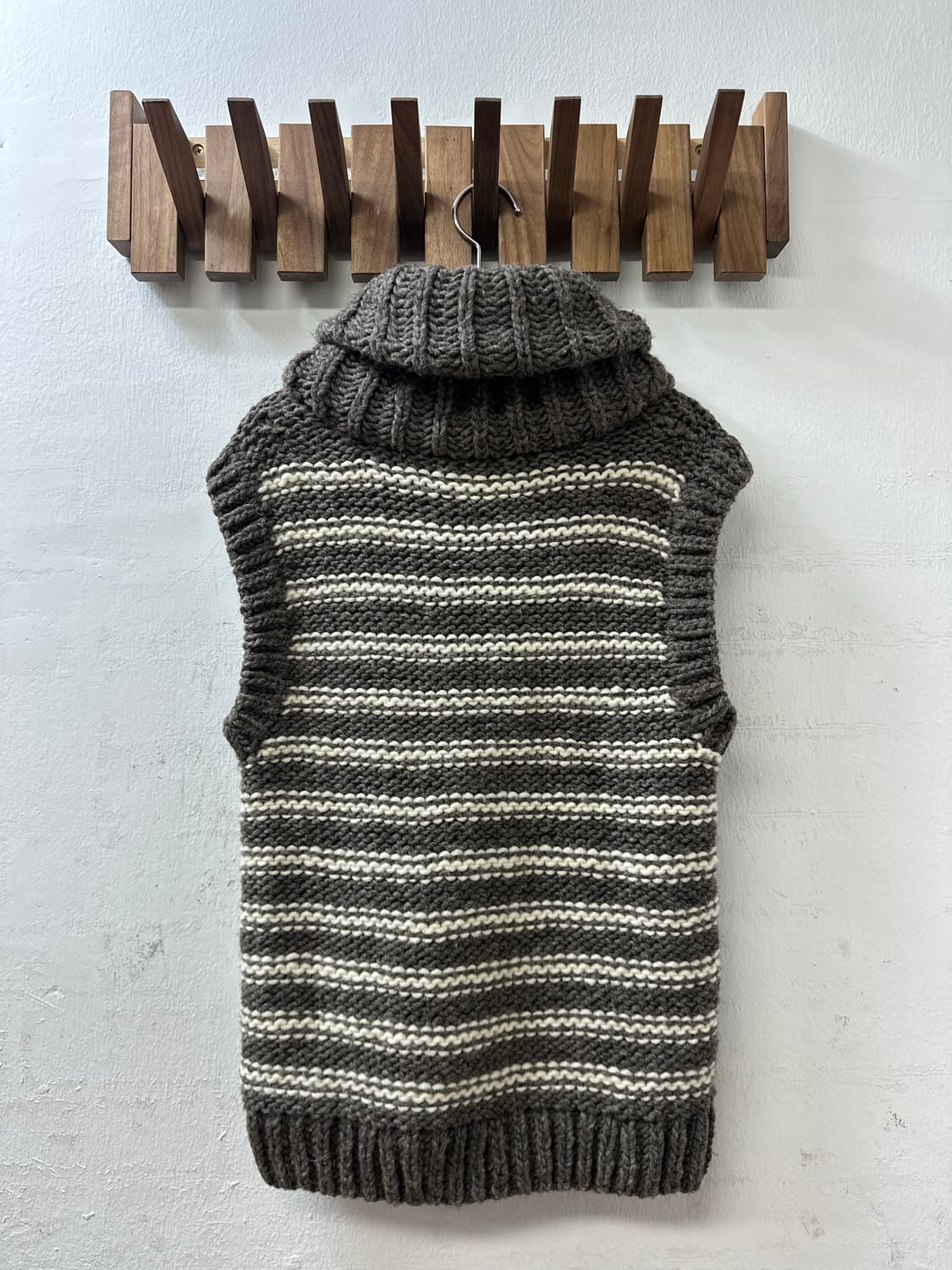 헤비울 우드단추 스트라이프 숄카라 니트 베스트 상품이미지6