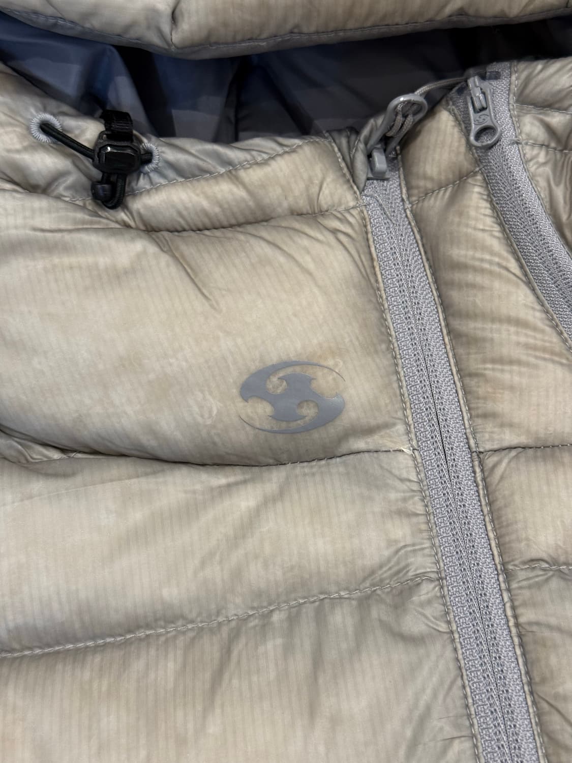 산산기어 서픽스 푸퍼 그레이(3) fw24 / S급 상품이미지4