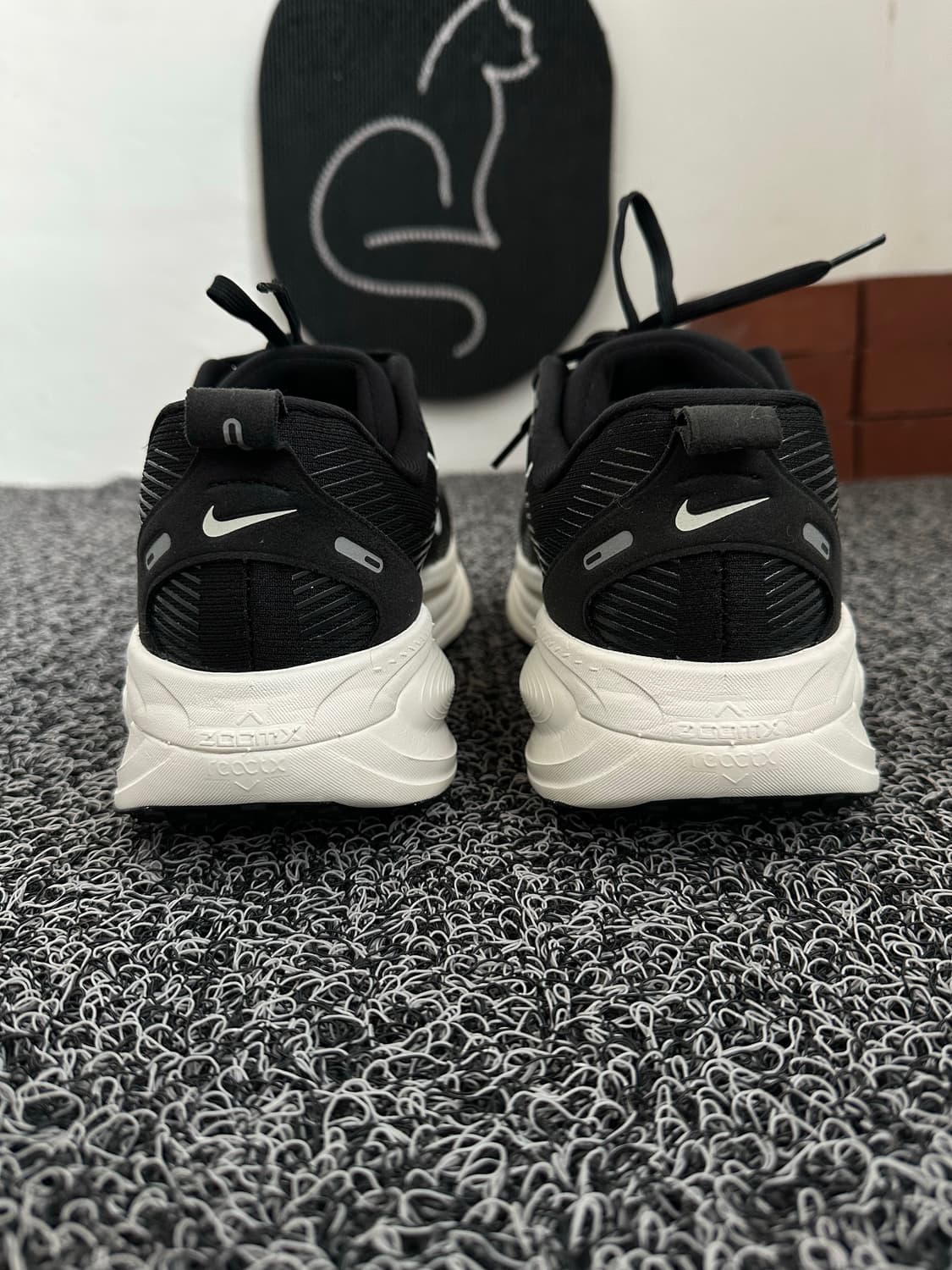 나이키 보메로 18 블랙 275mm 런닝화 상품이미지3