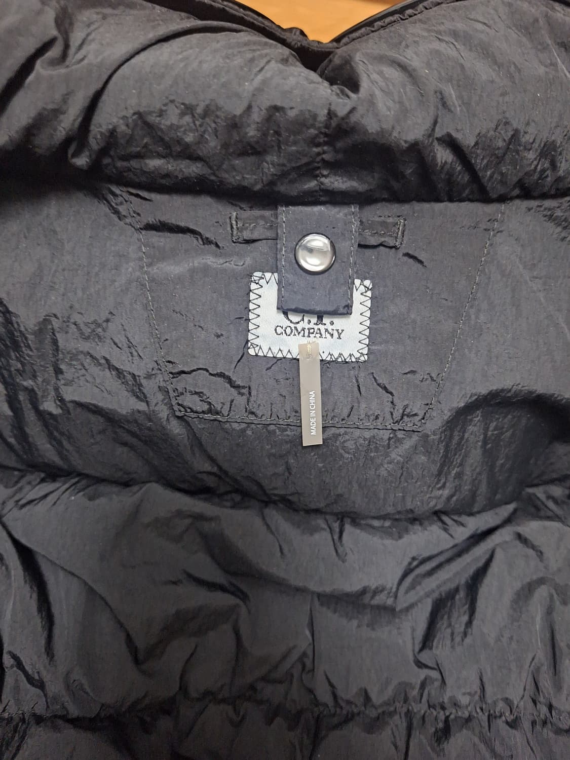 (XXL) cp컴퍼니 24fw 크롬-r 고글 다운 자켓 블랙 상품이미지5