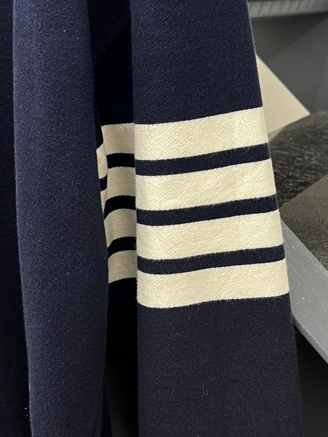 톰브라운 오버사이즈 사선완장 맨투맨 상품이미지3