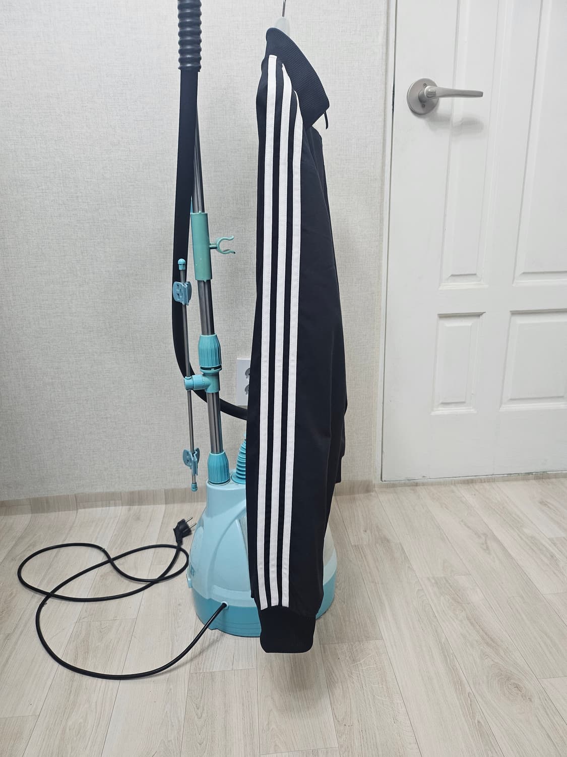 (105~110)XL☆초대장급☆아디다스 에센셜 3S우븐 [검흰]트랙탑져지 상품이미지5