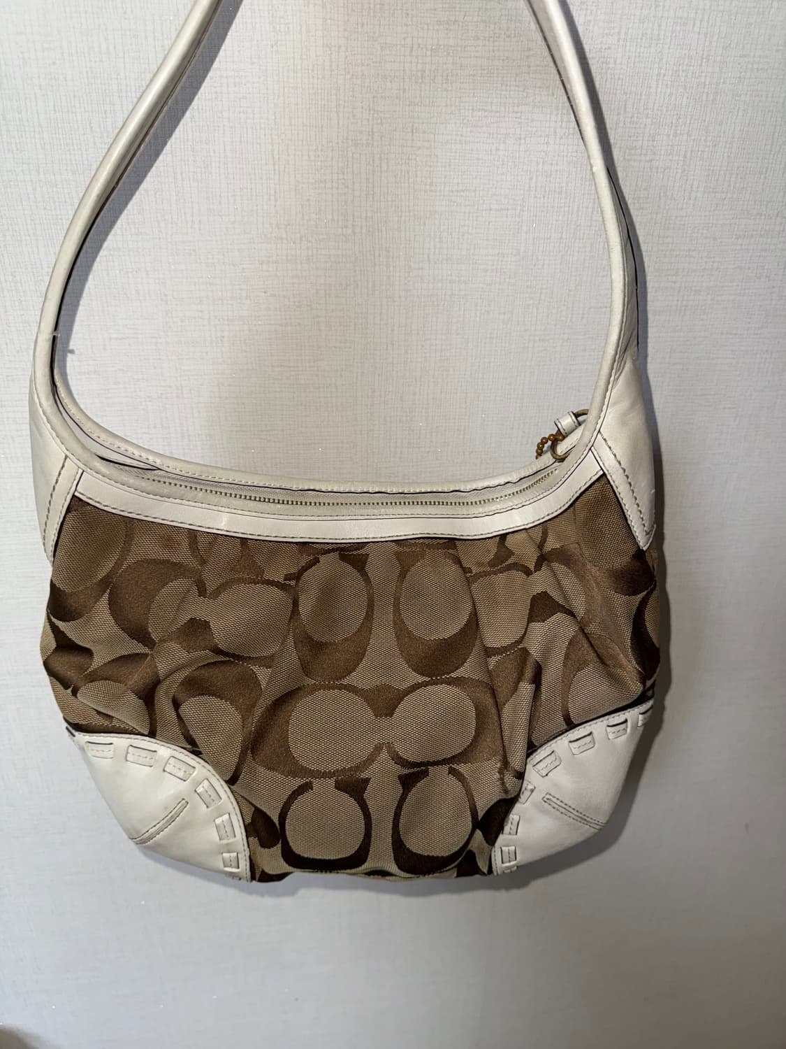 코치 시그니처 숄더백 상품이미지1