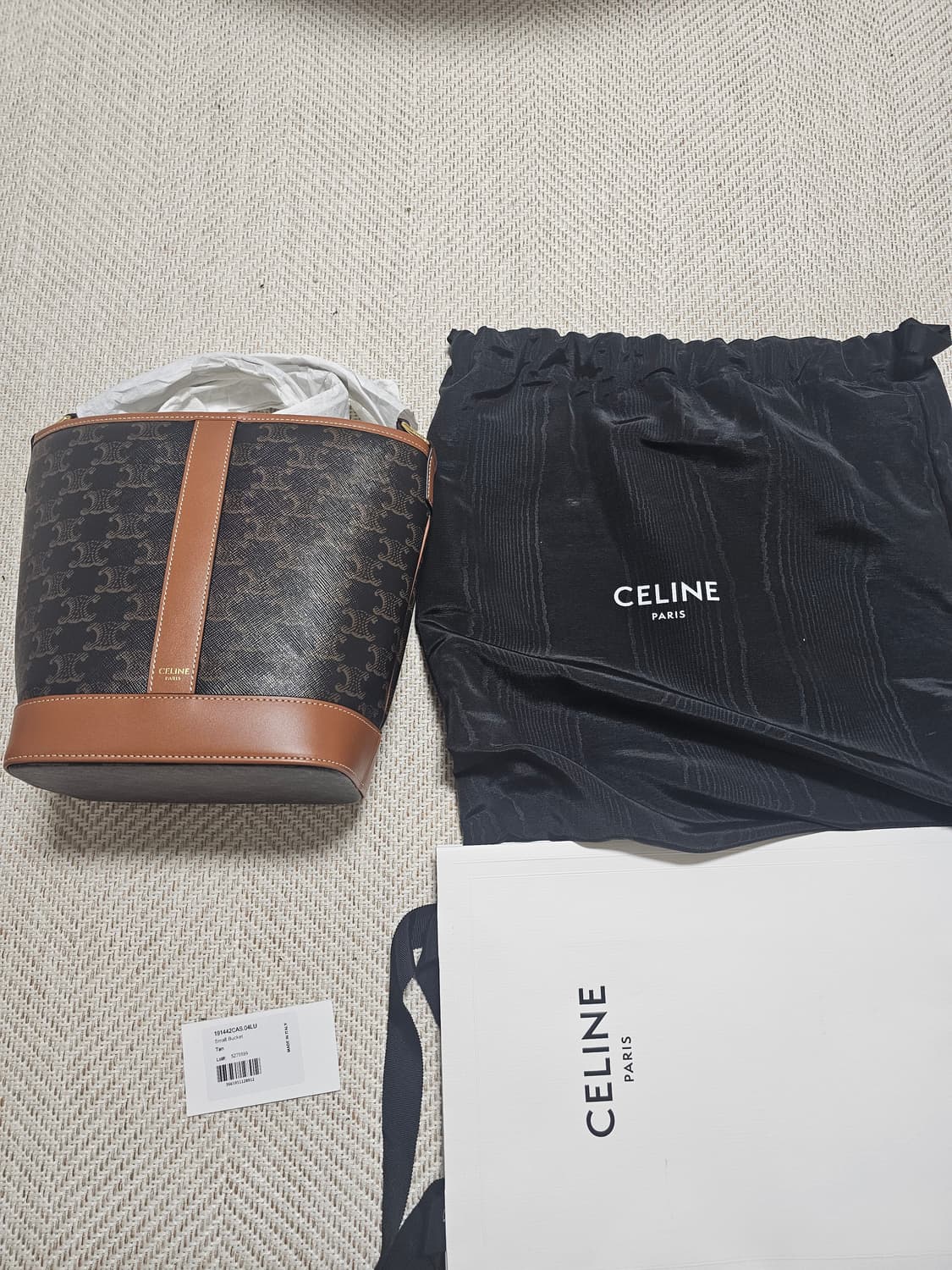 셀린느 스몰 버킷백 새제품 상품이미지1