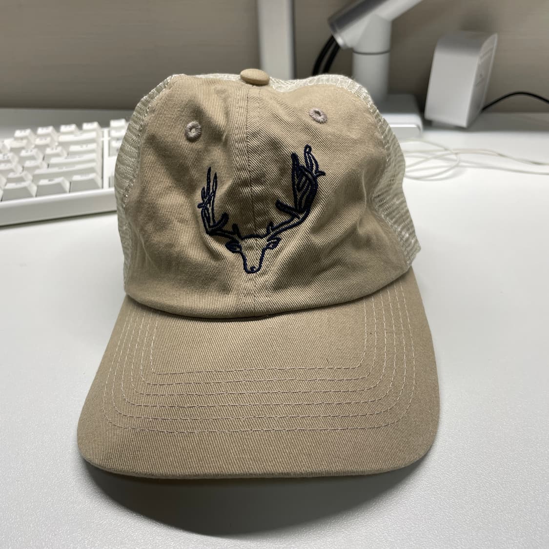 빈티지 사슴 자수 메쉬캡 베이지 상품이미지1