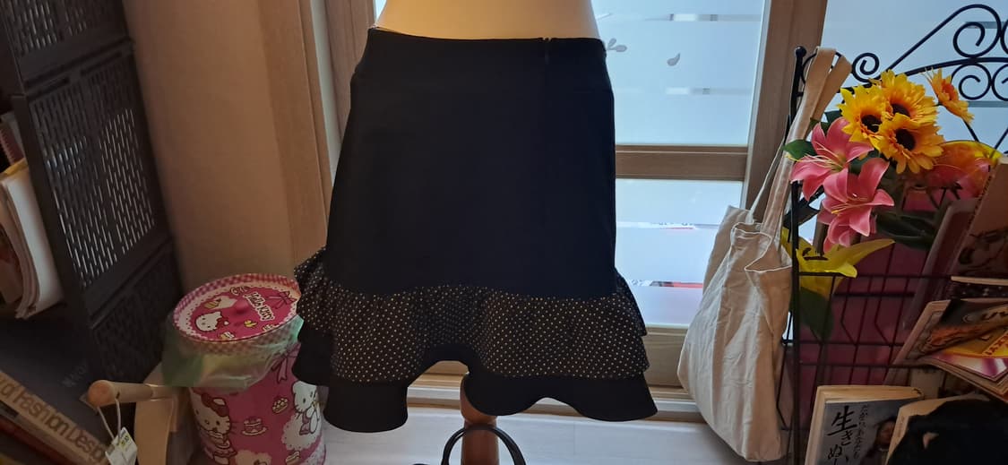 도트 프릴 블랙 스커트 상품이미지3