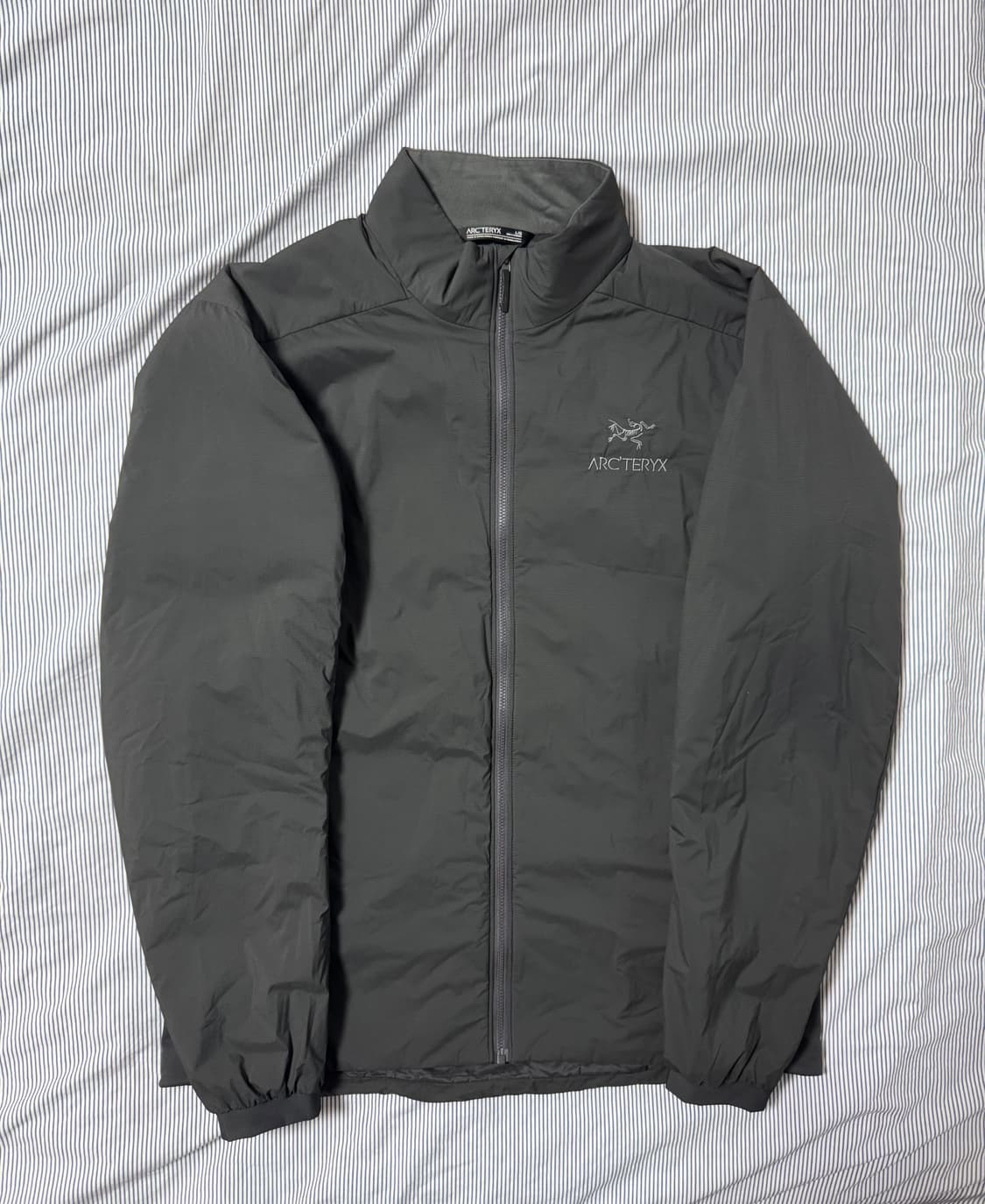 (새상품급) 아크테릭스 아톰 자켓 그래파이트 L 상품이미지2