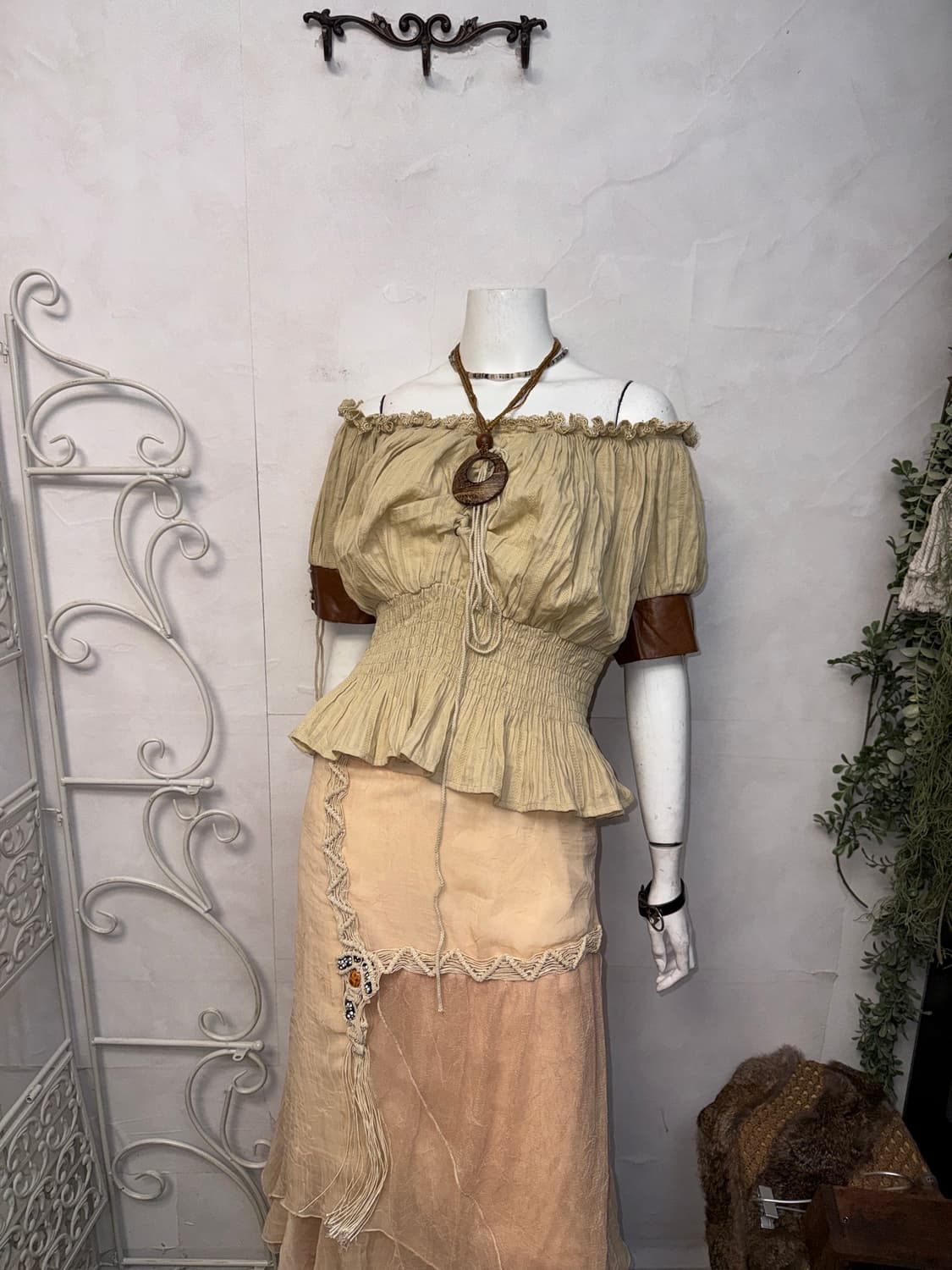 Beige bohemian western laceup 오프숄더 bl 상품이미지6