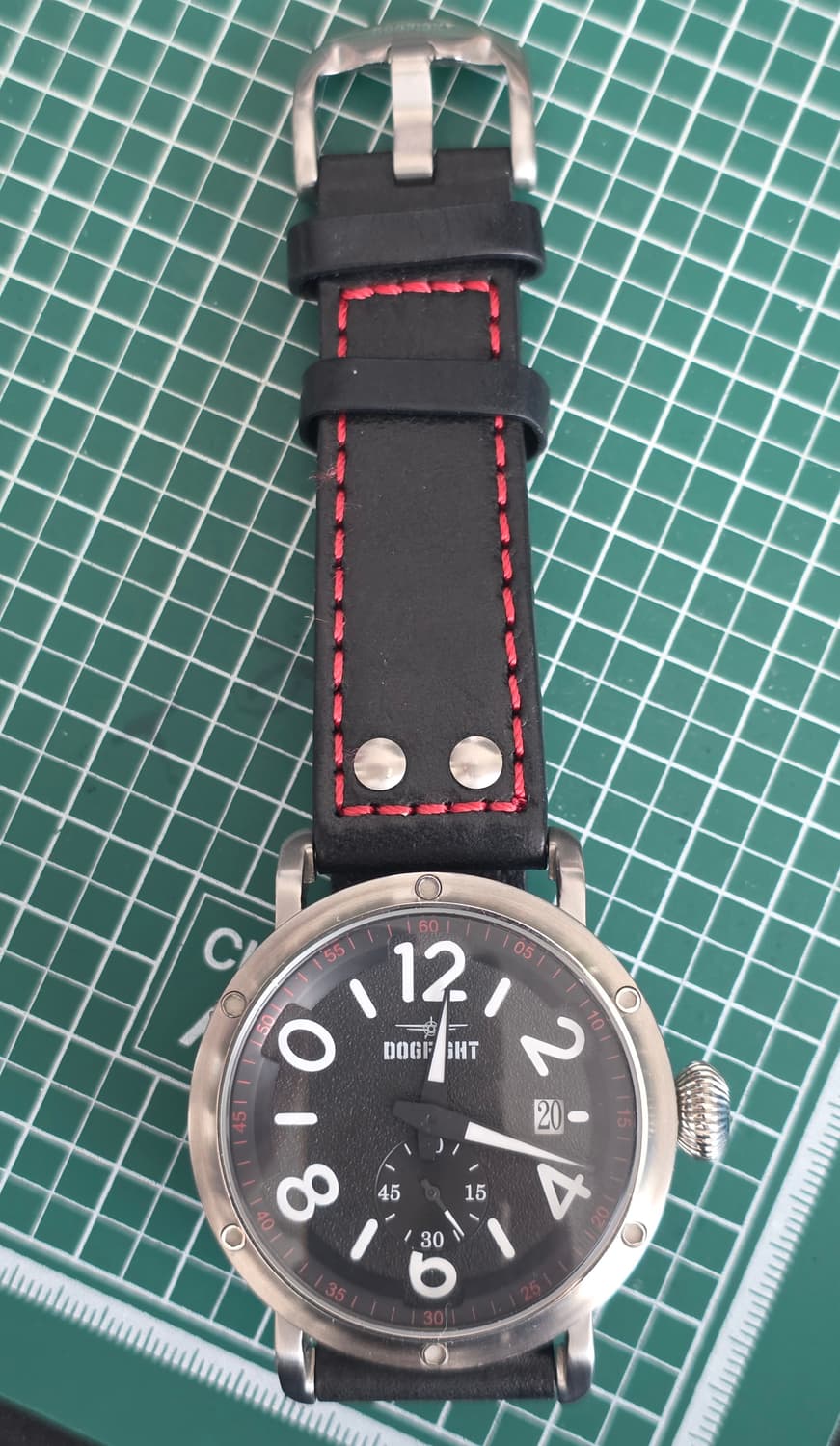 독파이트 에이스 DF0022 항공쿼츠 시계 
> 스테인레스 스틸 케이스  상품이미지4