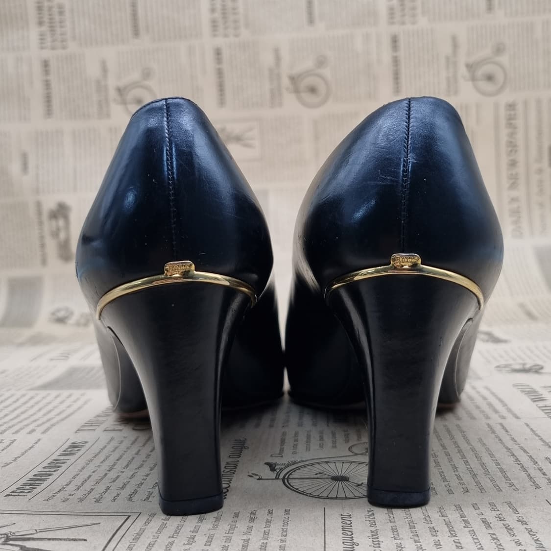 정품 발리 여성구두 좌230 우225 굽7 상품이미지3