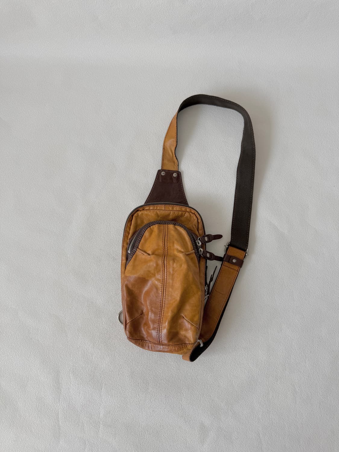 IKETEI 레더 슬링백(JAPAN) 상품이미지1